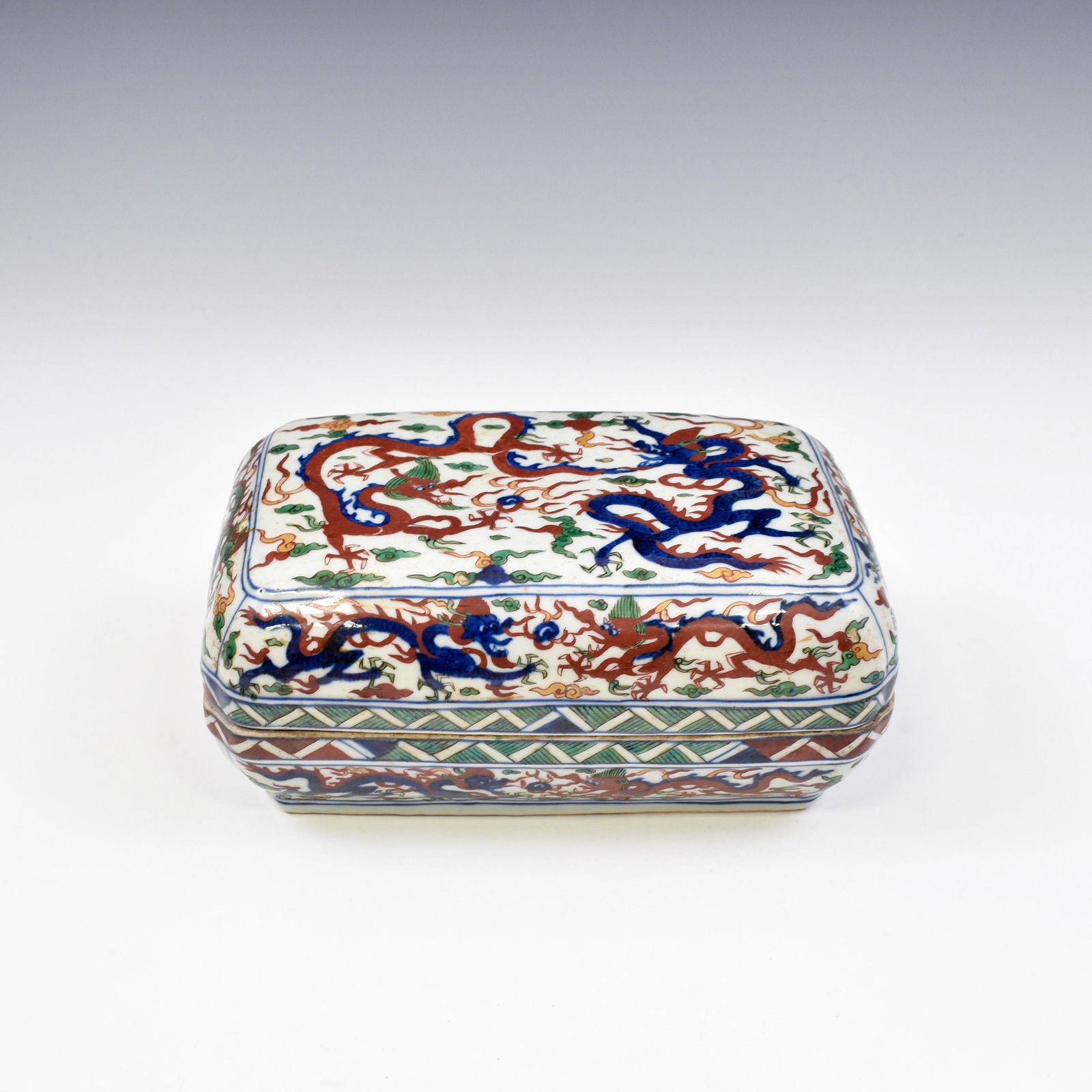 WANLI WUCAI DRAGON LIDDED BOX (1 of 12)