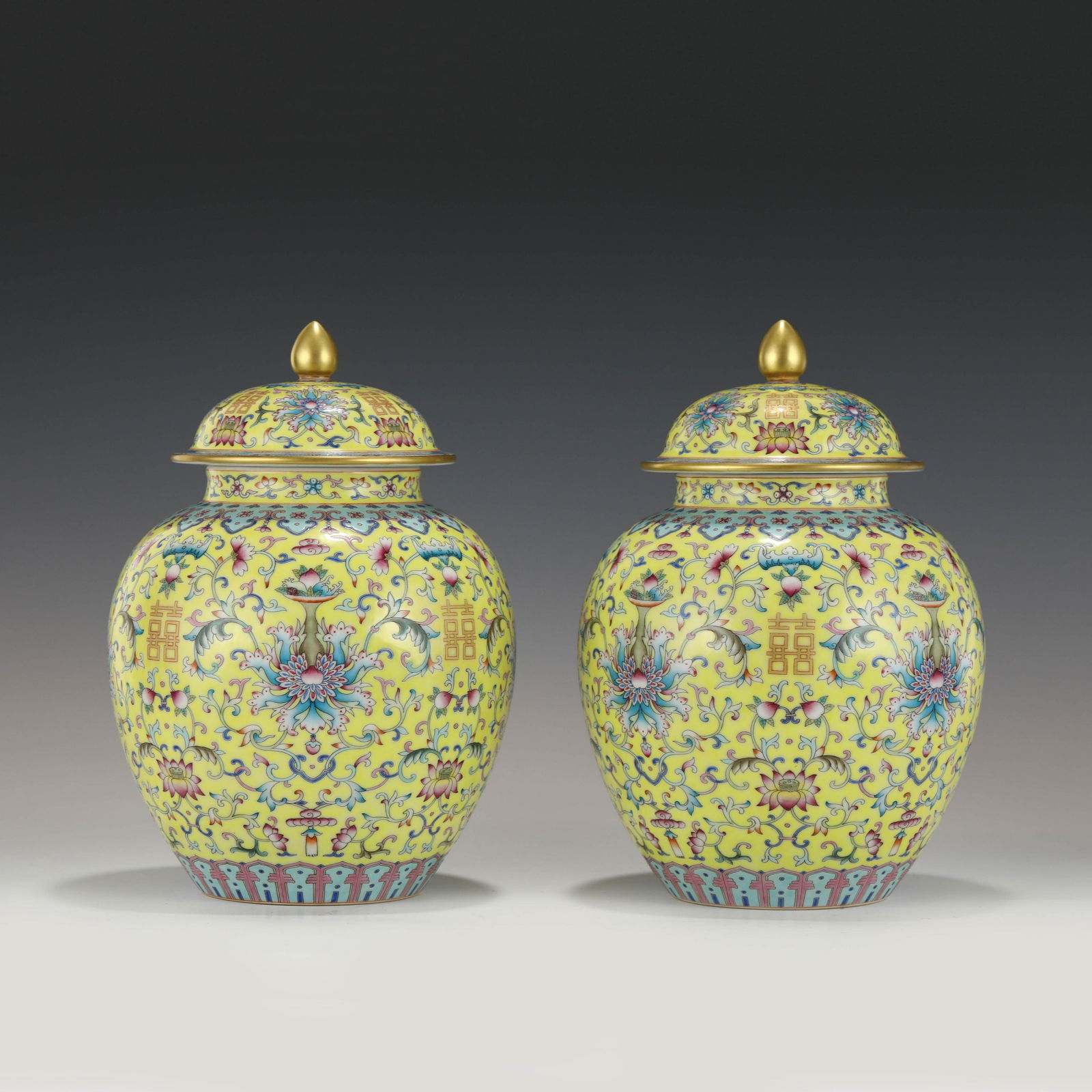PAIR DAOGUANG FAMILLE ROSE LIDDED JARS (1 of 10)
