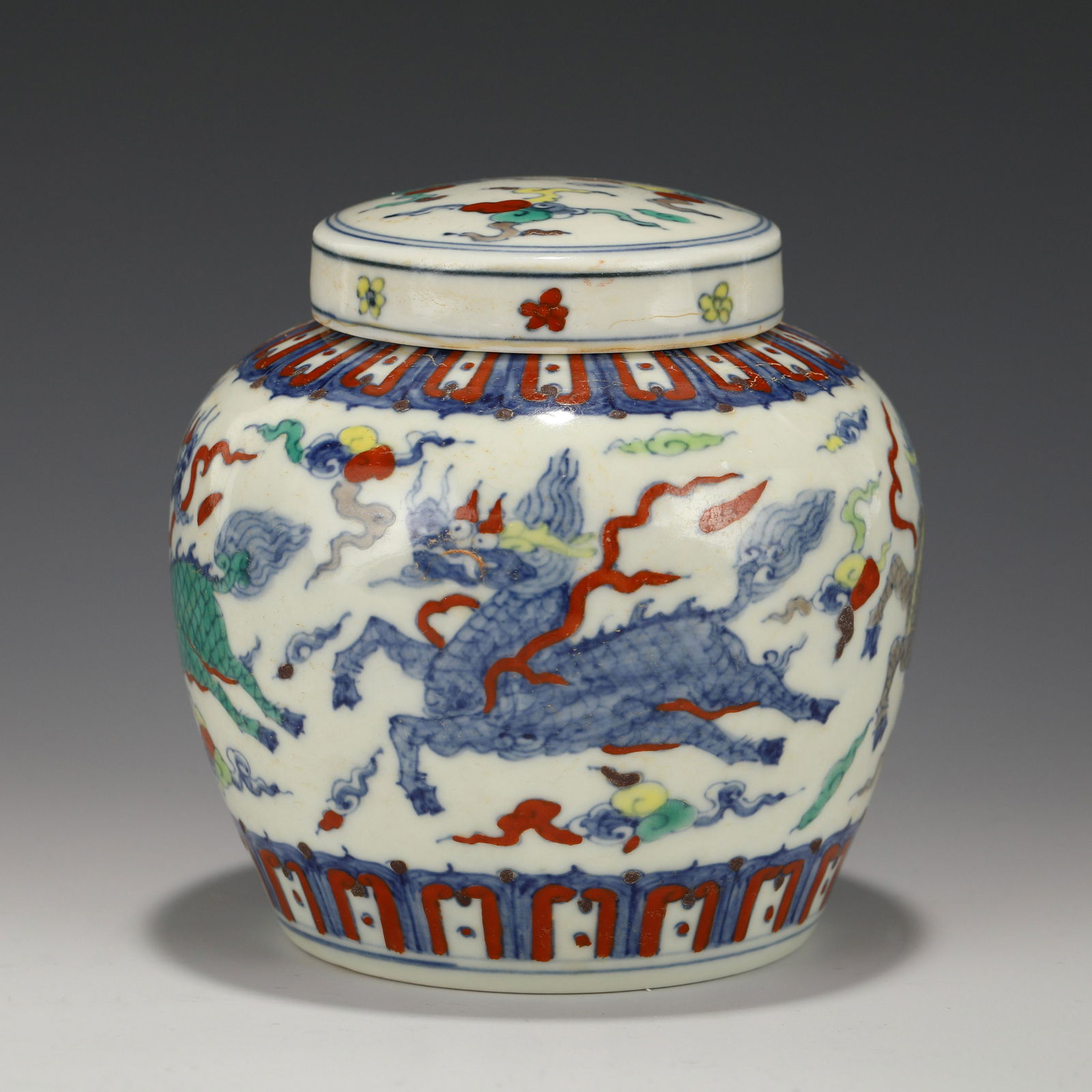 MING TIANZI MARK DOUCAI QILIN MOTIF LIDDED JAR (1 of 10)