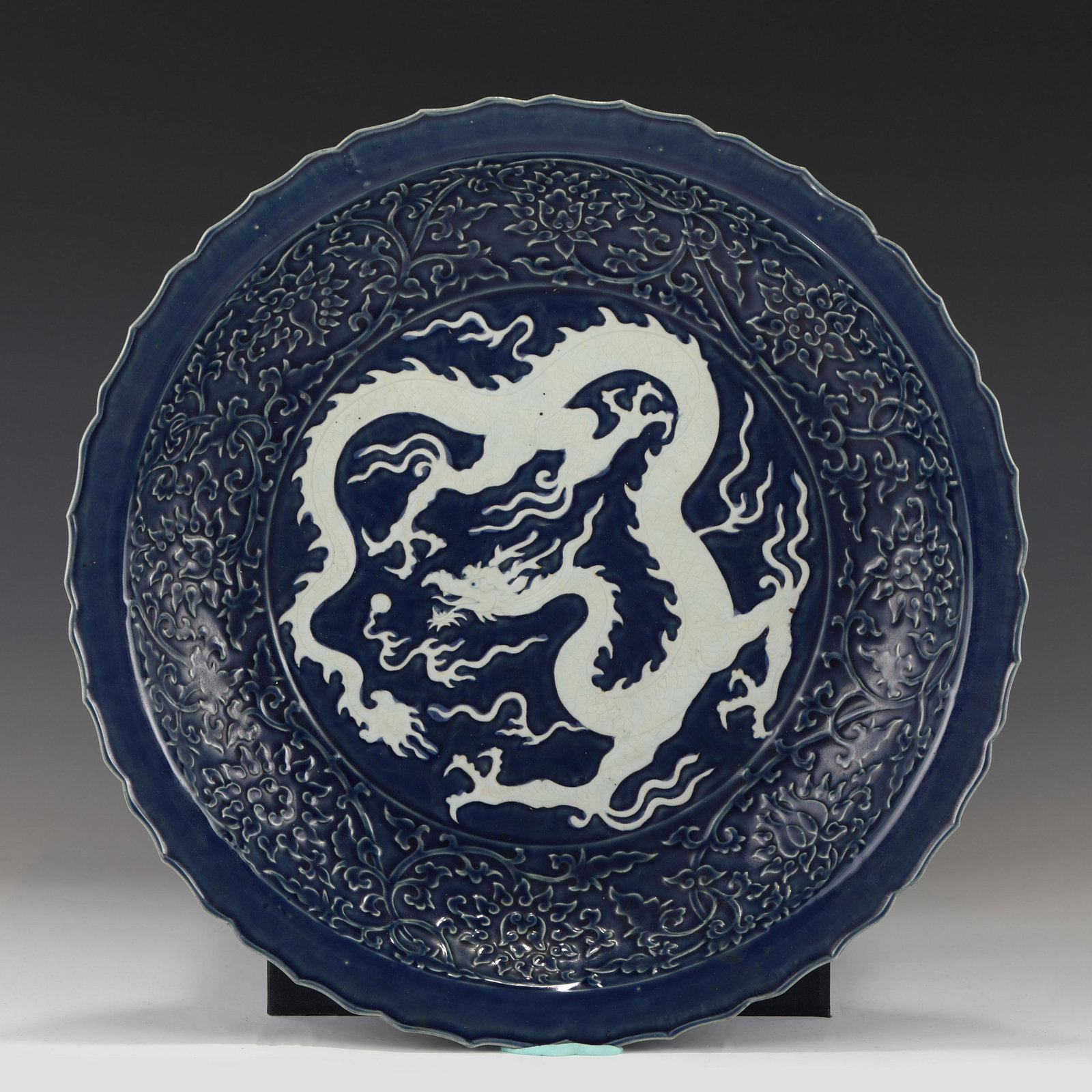 EARLY MING REVERSED BLUE DRAGON BARBED RIM CHARGER (1 of 10)