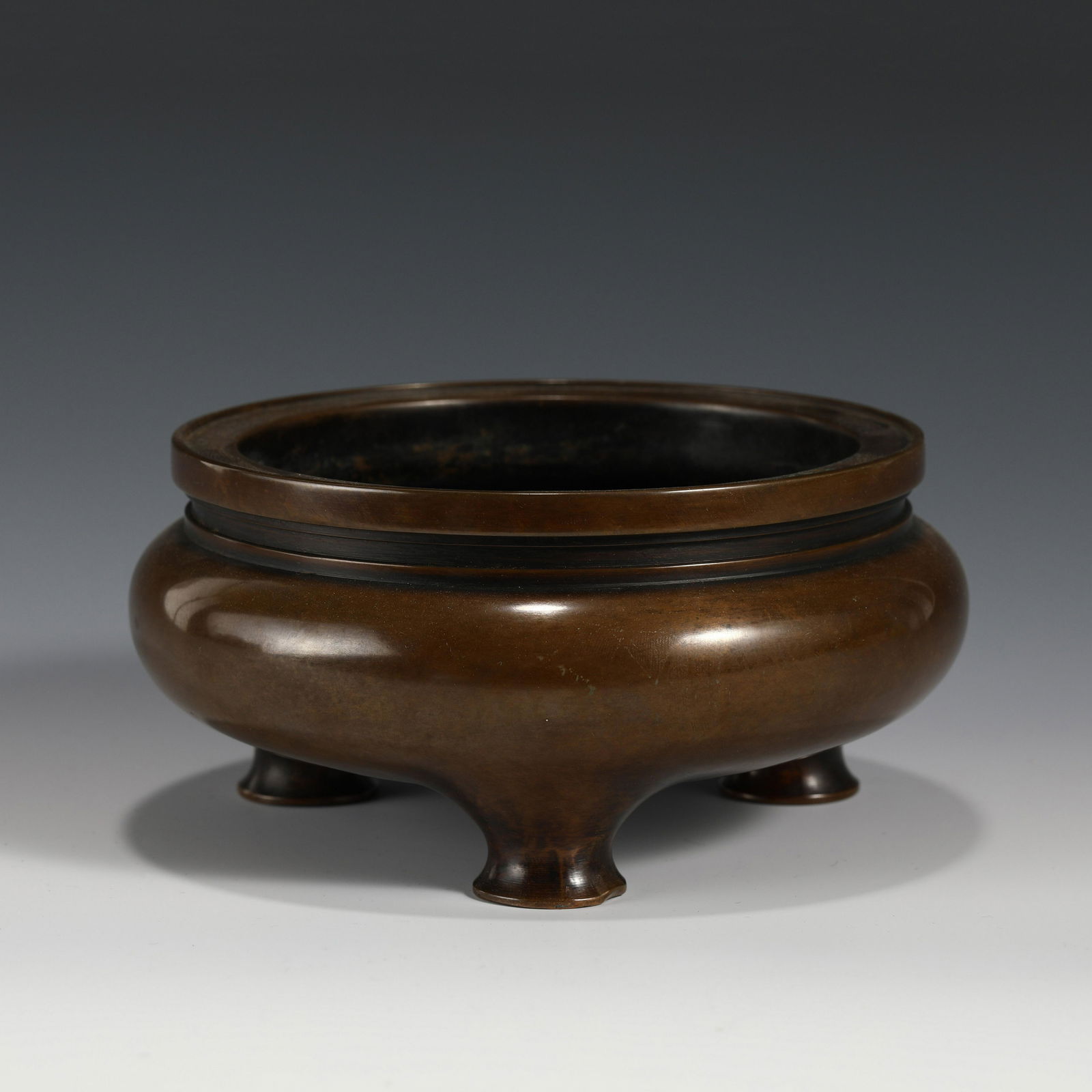 MING XUANDE BRONZE TRIPOD CENSER (1 of 9)