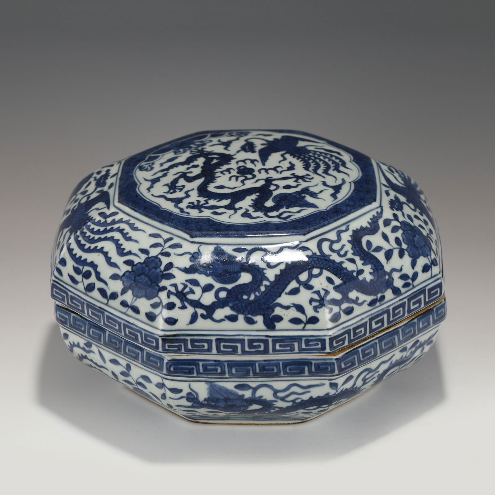 MING WANLI BLUE & WHITE DRAGON LIDDED BOX (1 of 10)