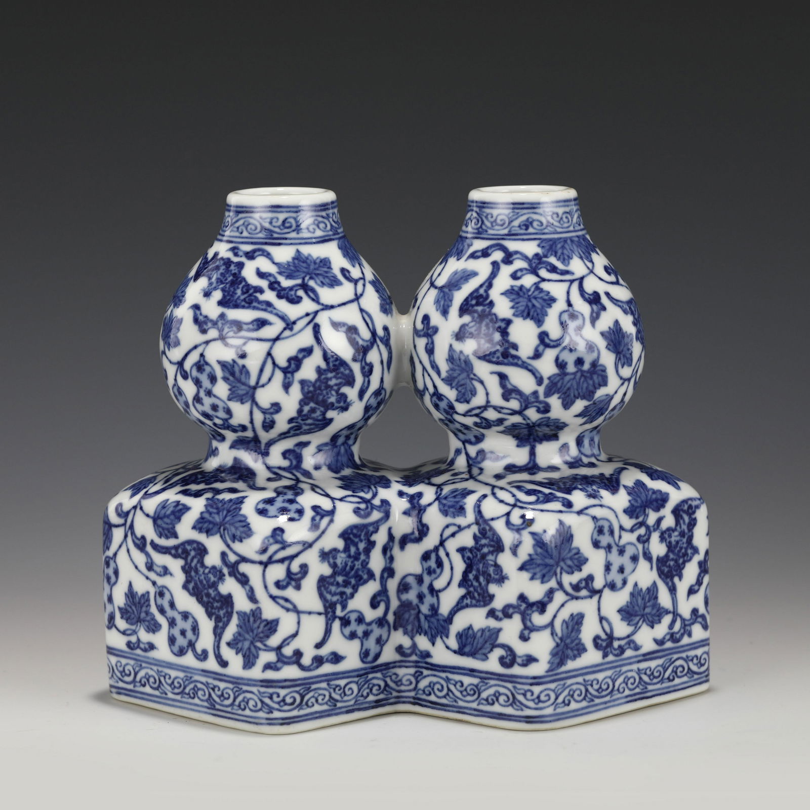 YONGZHENG BLUE & WHITE CONJOINED DOUBLE GOURD BOTTLE (1 of 10)