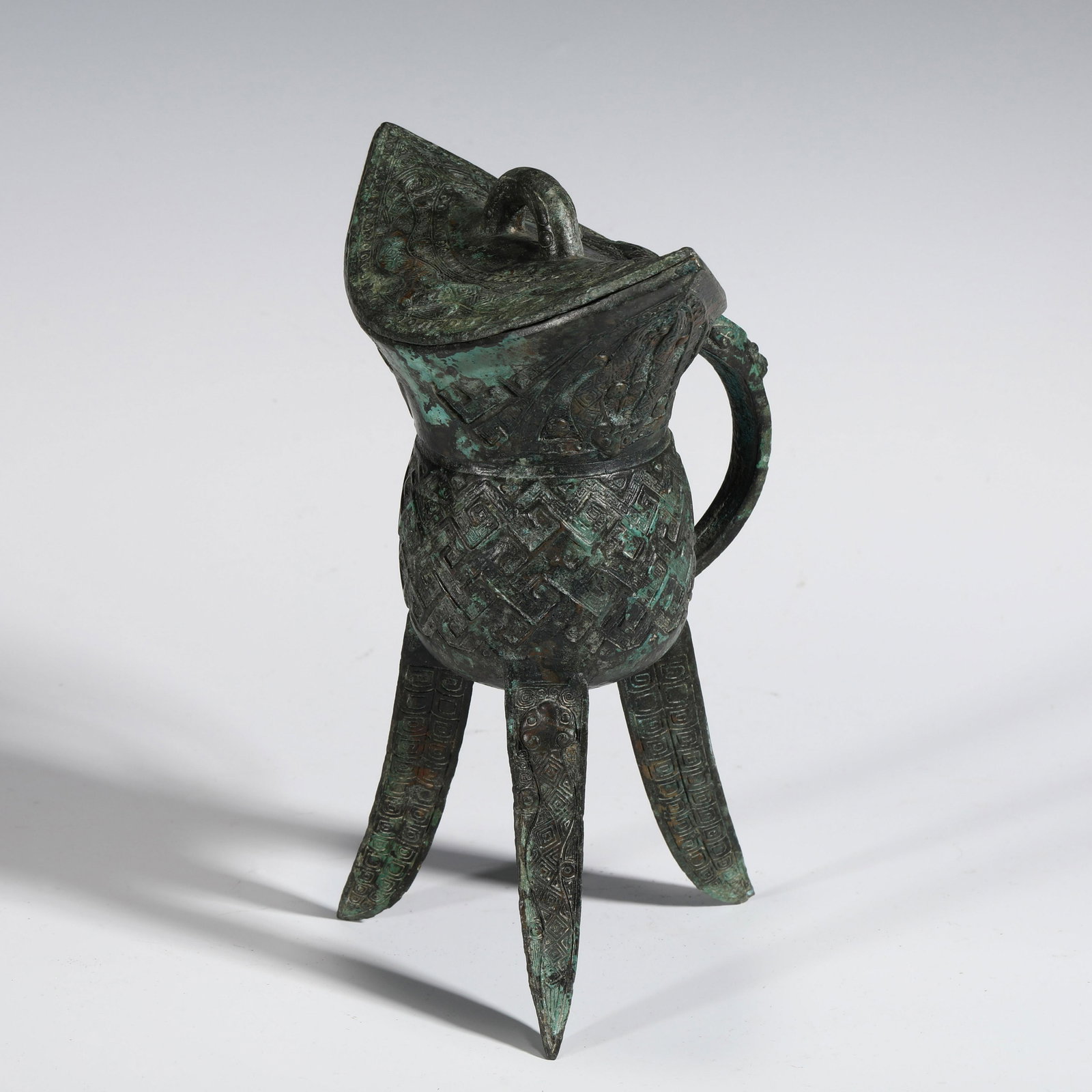 WESTERN ZHOU PATINATED BRONZE RITUAL WINE VESSEL, JUE: PROVENANCE: Fred Madden (1938-2019) a family of World War I hero awarded by the French Government. His family's roots began in Arkansas before it obtained statehood.Educated at Little Rock High School
