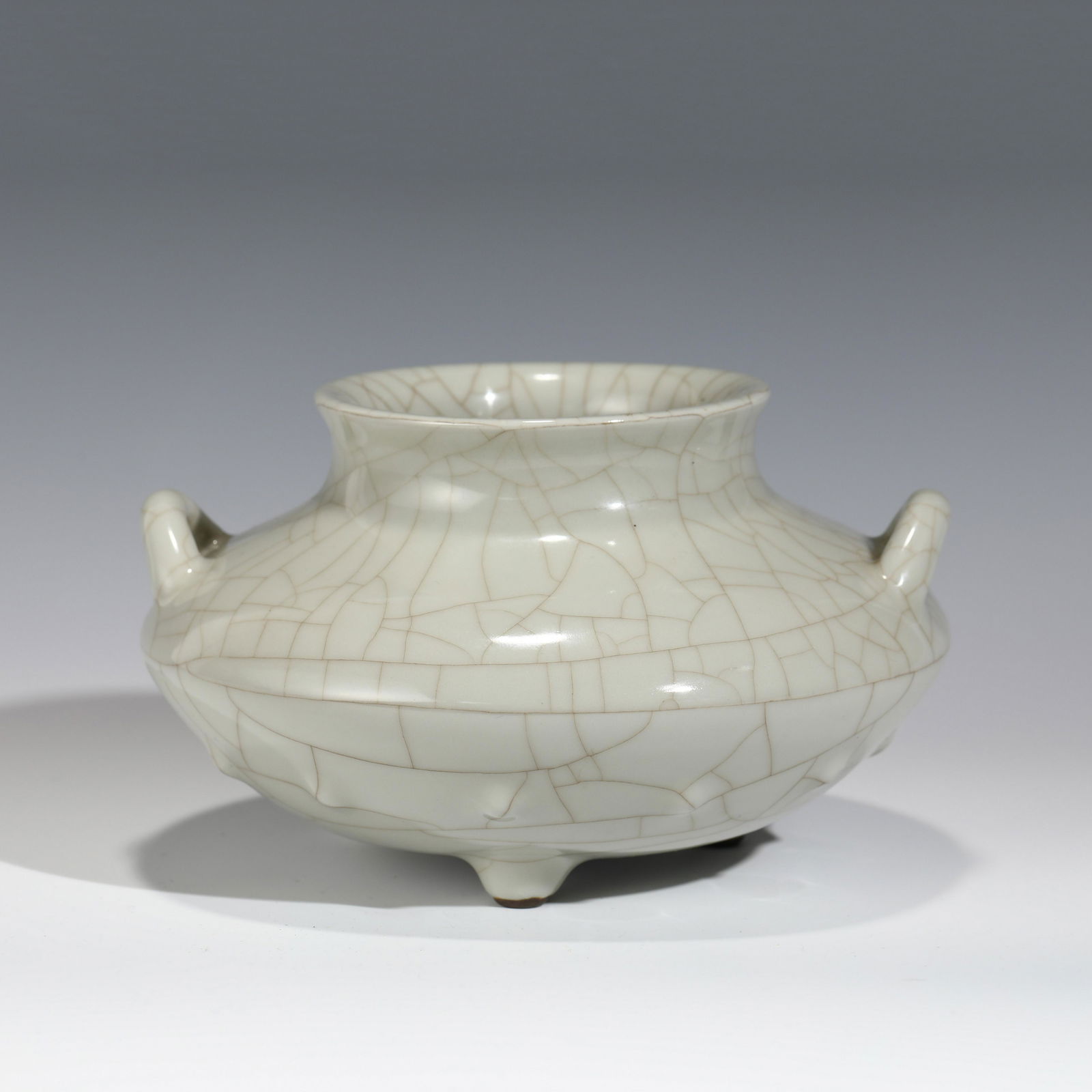 QIANLONG GUAN GLAZED TRIPOD WATER POT (1 of 10)