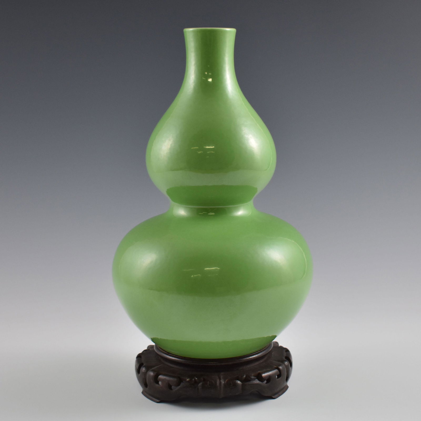 QIANLONG APPLE GREEN GLAZED DOUBLE GOURD BOTTLE ON (1 of 20)