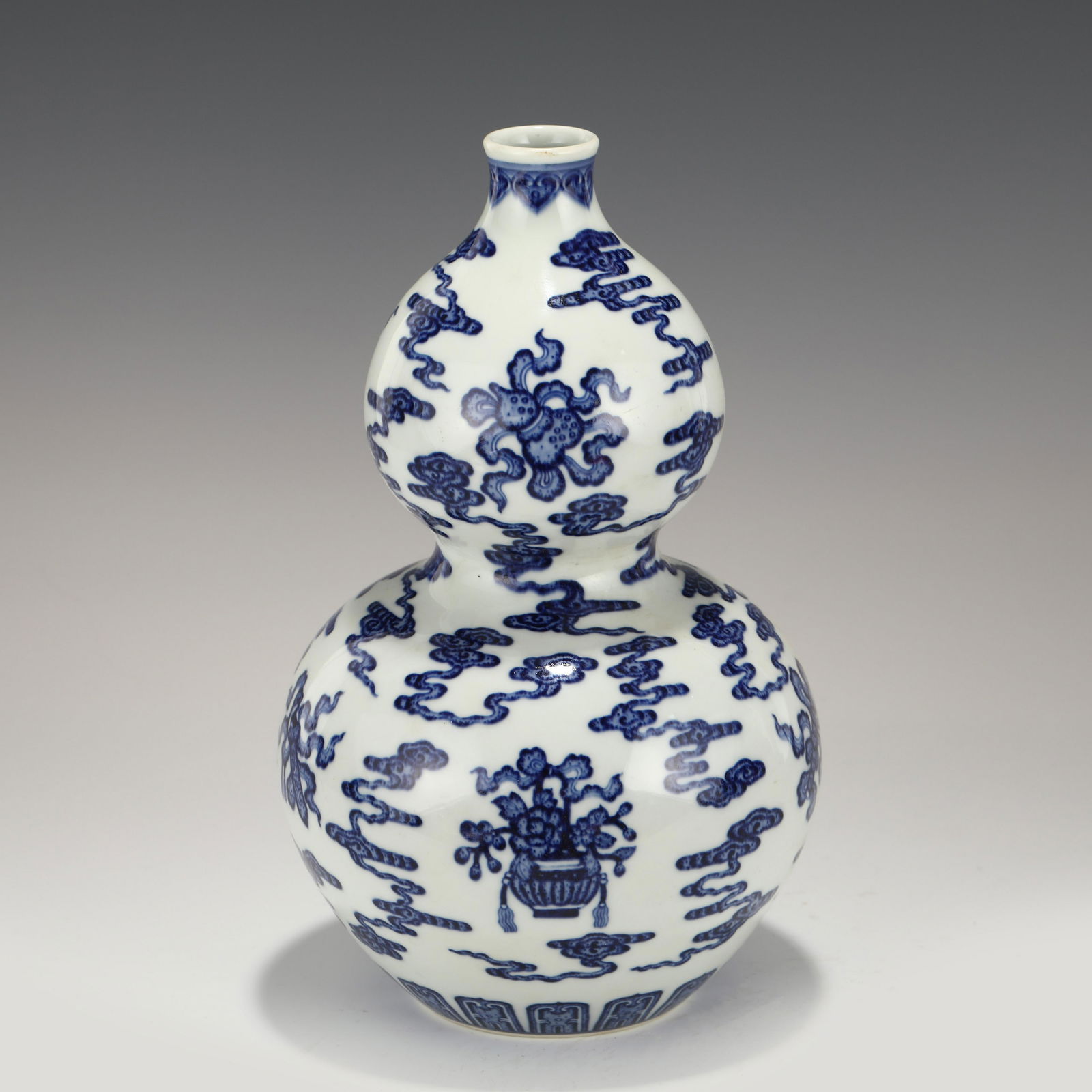 QIANLONG BLUE & WHITE DOUBLE GOURD BOTTLE (1 of 10)