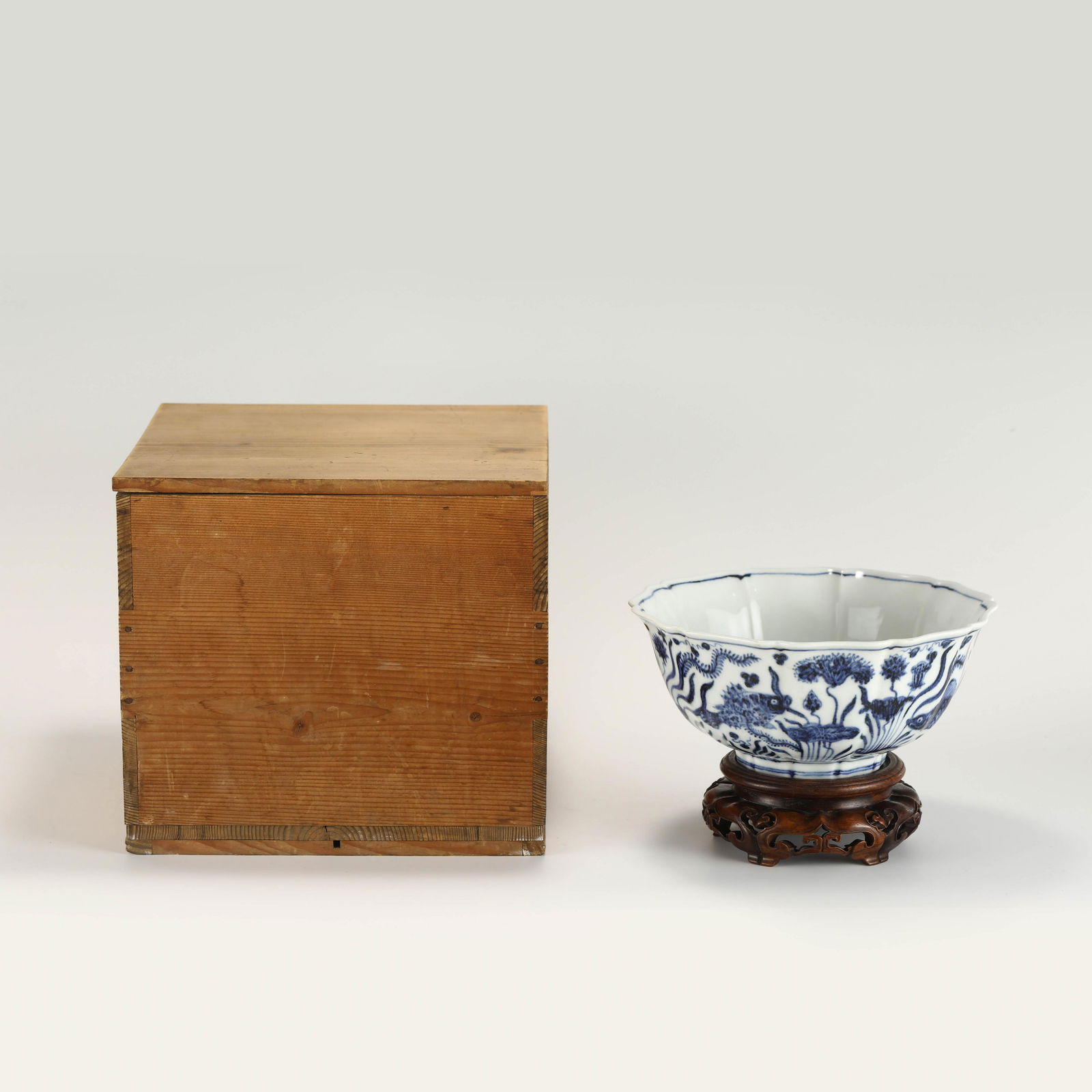 MING XUANDE FISH AND WATER FOLIATE BOWL IN BOX (1 of 10)