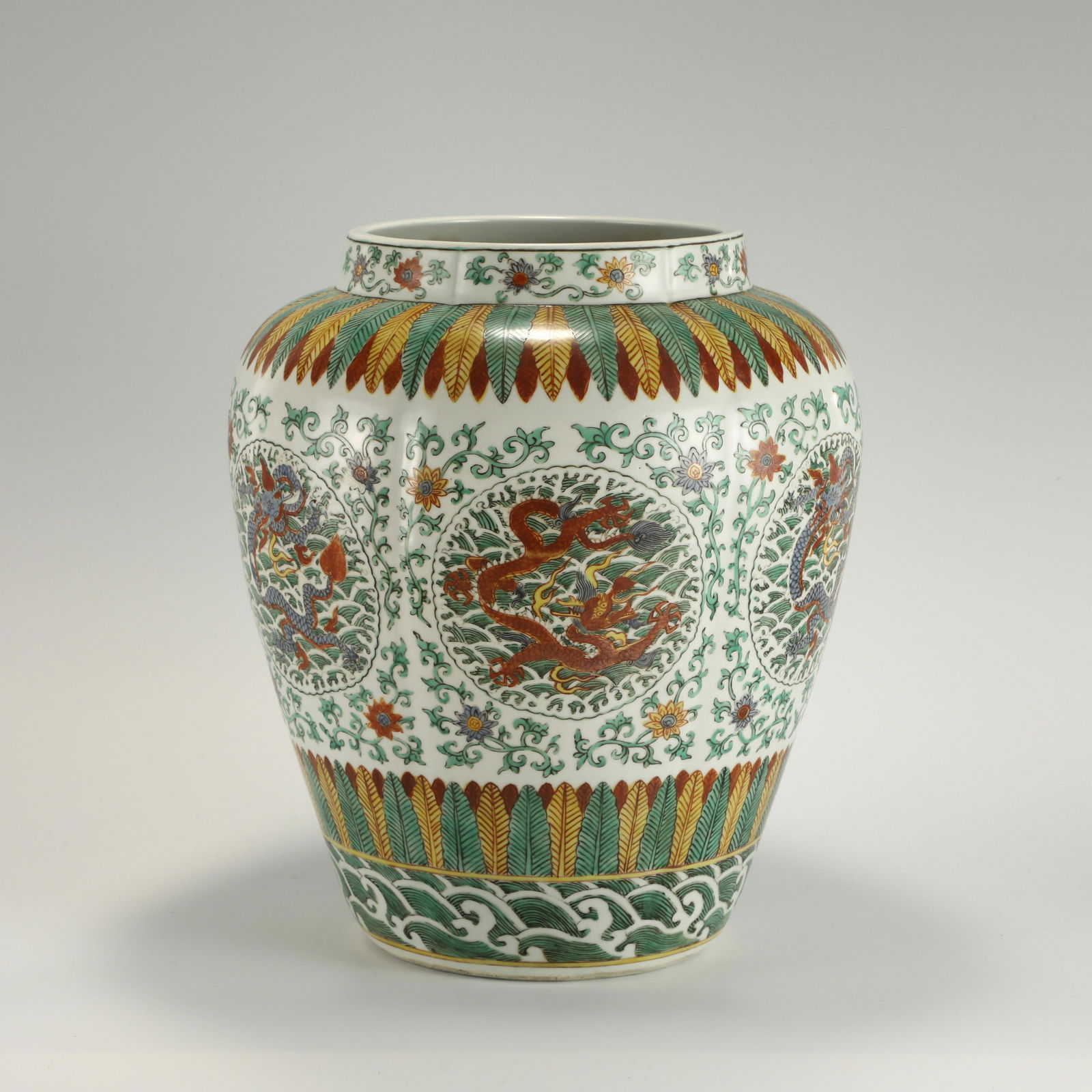 MING JIAJING THREE COLORED DRAGON JAR (1 of 10)
