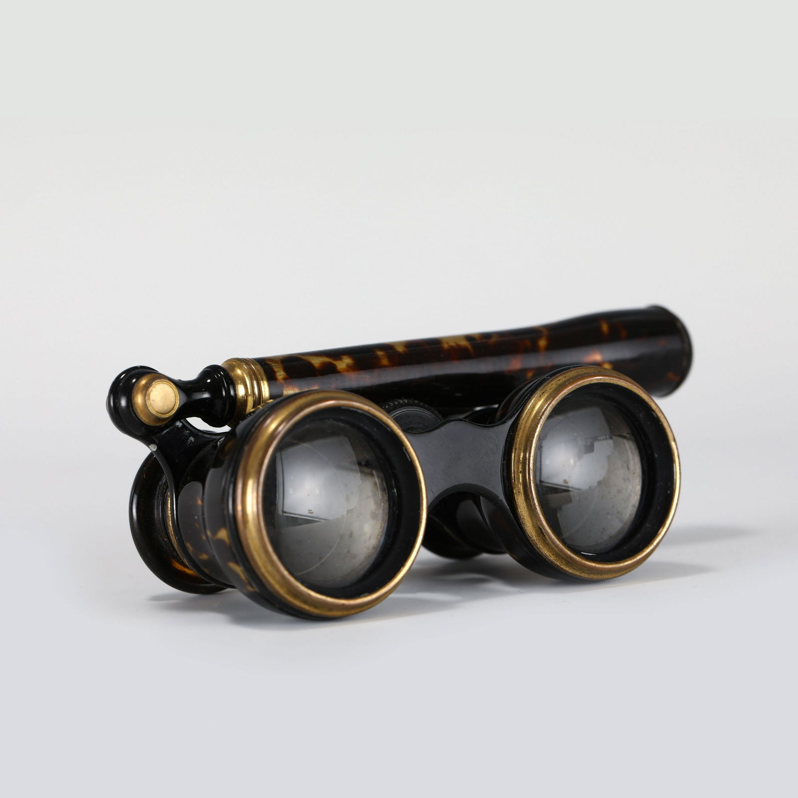 DIXON & HEMPENSTALL, DUBLIN, OPERA GLASSES: Dimensions: Height: 5.2 cm, Lenght: 10.3cm, Width: 4.3cm Dixon & Hempenstall, Dublin, Opera Glasses