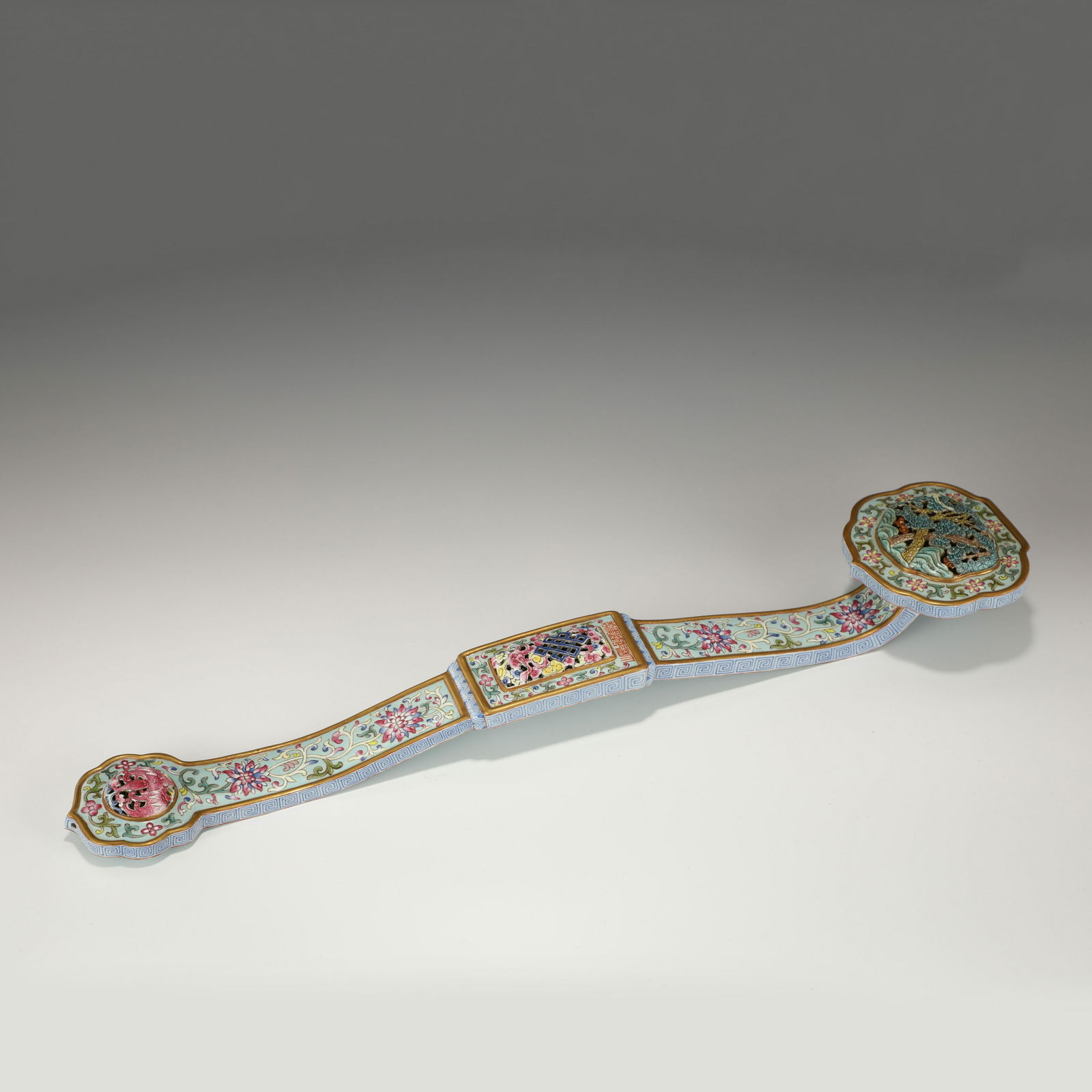 QIANLONG FAMILLE ROSE PORCELAIN RUYI SCEPTER (1 of 10)