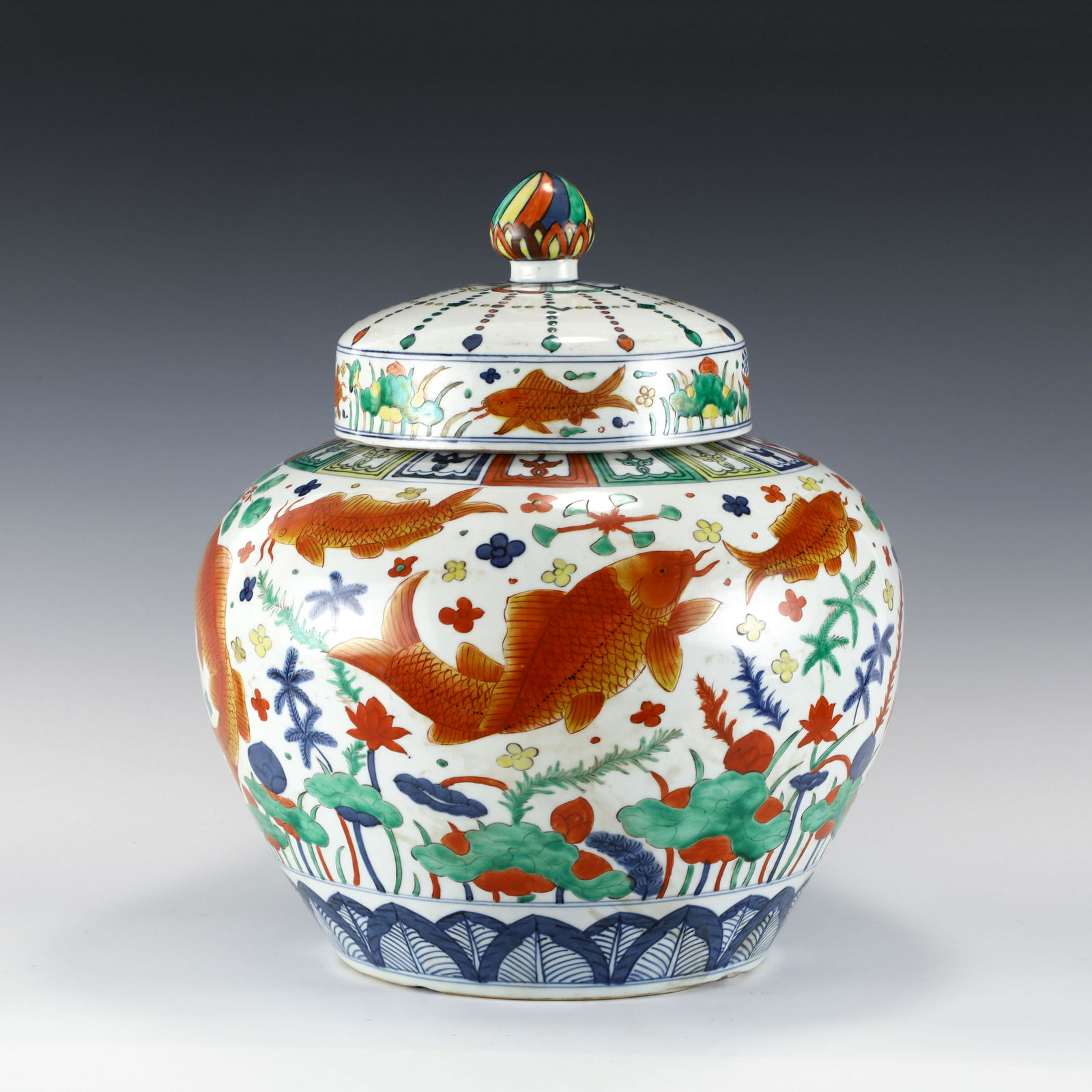 MING JIAJING COLOURFUL FISH GRASS POT (1 of 10)