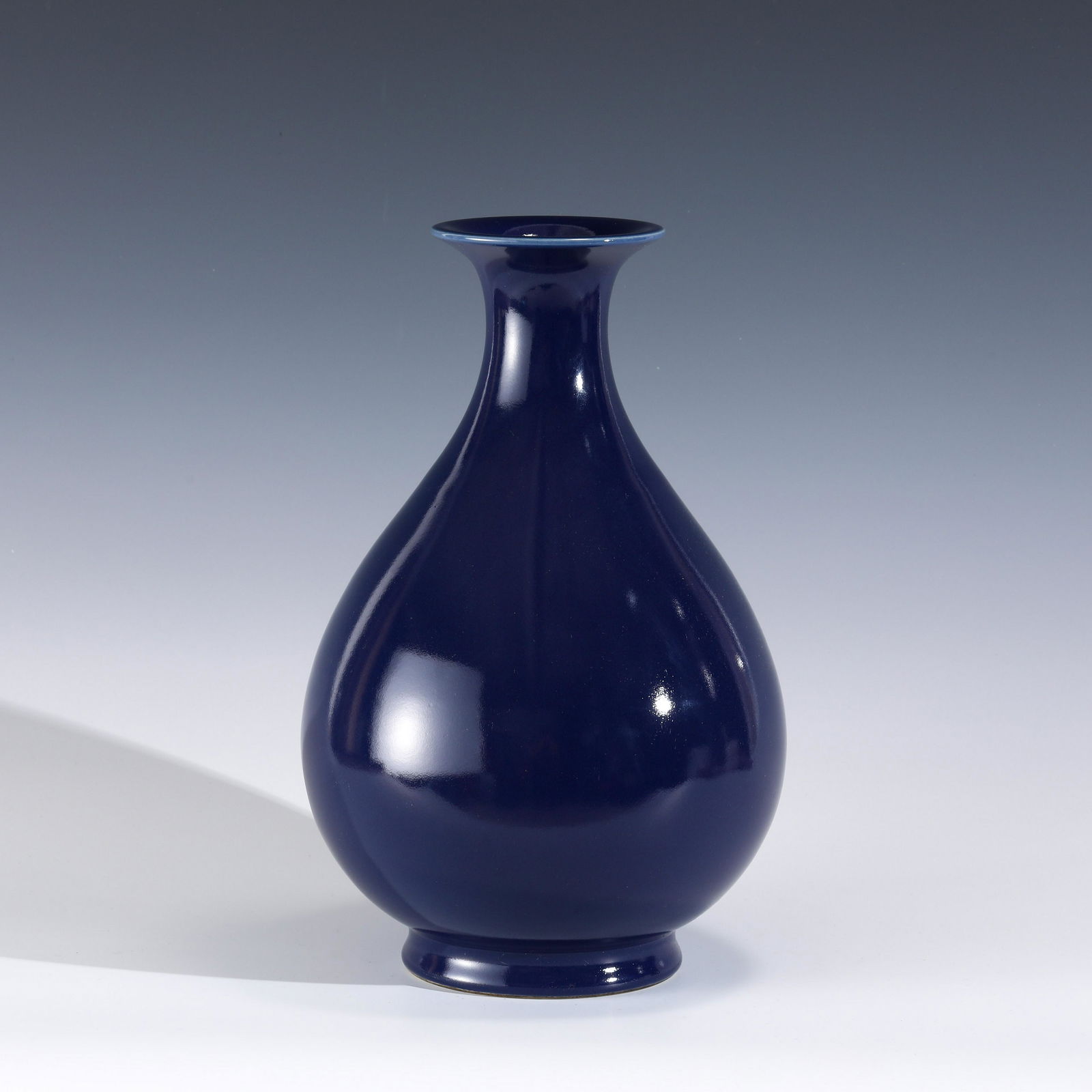 QING DAOGUANG JI BLUE JADE POT SPRING VASE (1 of 10)