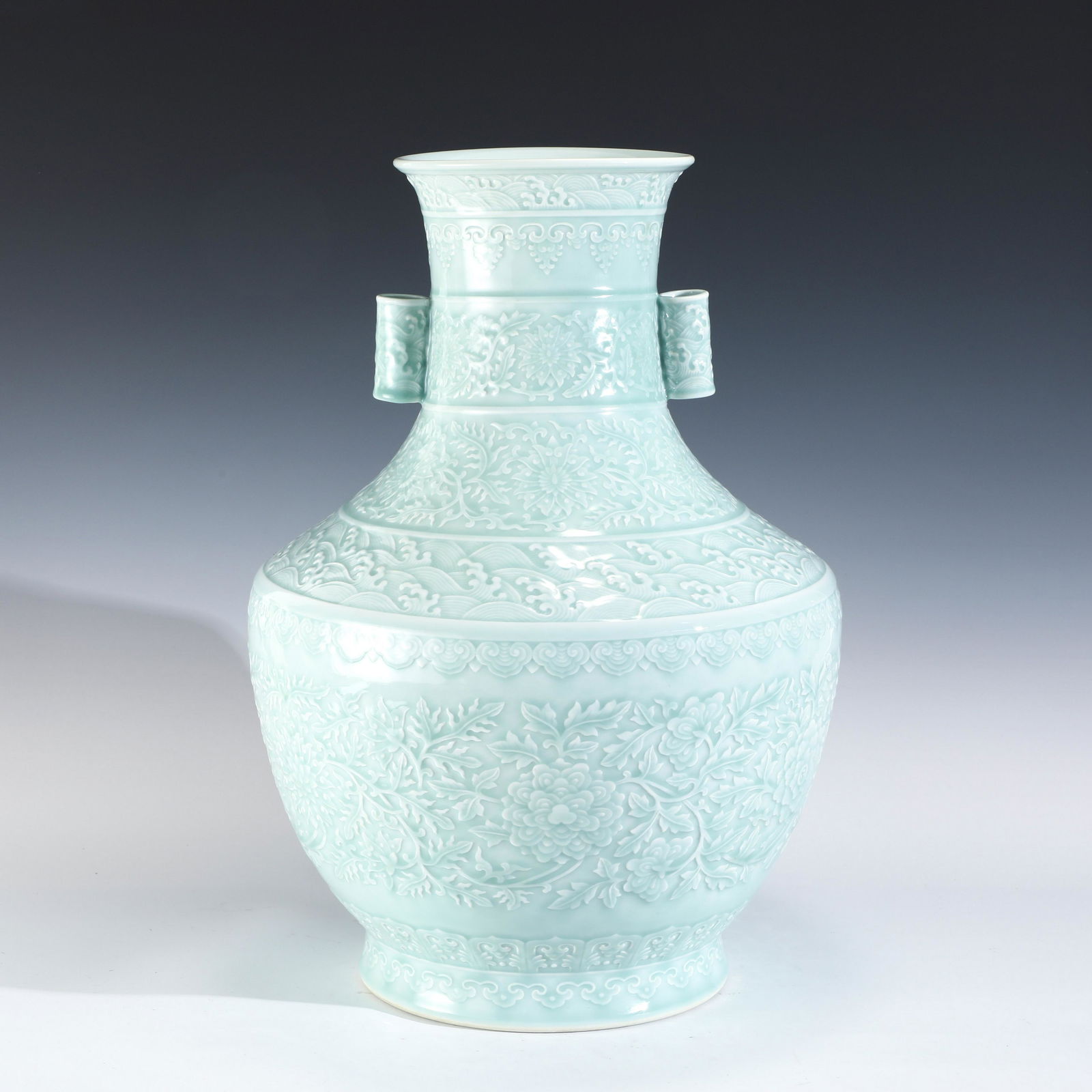 CHINESE QIANLONG BEAN CELADON-GLAZED PORCELAIN VASE (1 of 10)
