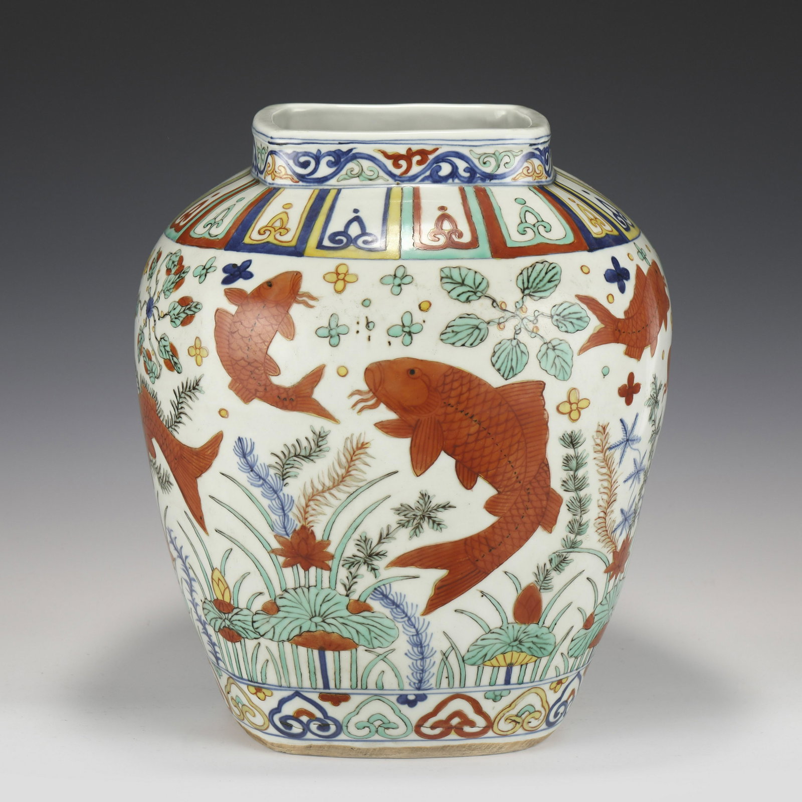 MING JIAJING FAMILLE ROSE FISH GRASS JAR: Dimensions: Length: 33 Width: 33cm, Height: 40cm Chinese Ming Dynasty Jiajing Famille Rose Carp Porcelain Jar. Potted with a cylindrical straight vessel, short neck, flaring round mouth lip, raised on