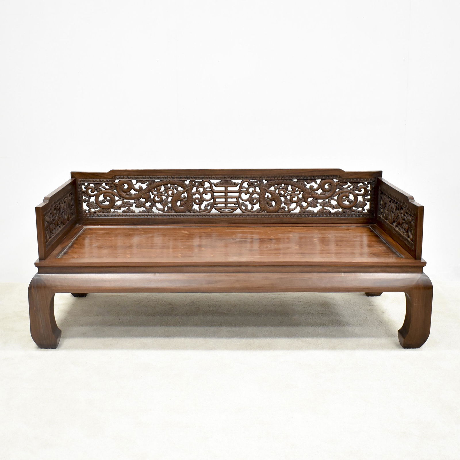 MASSIVE HUANGHUALI CARVED DAY BED (1 of 14)