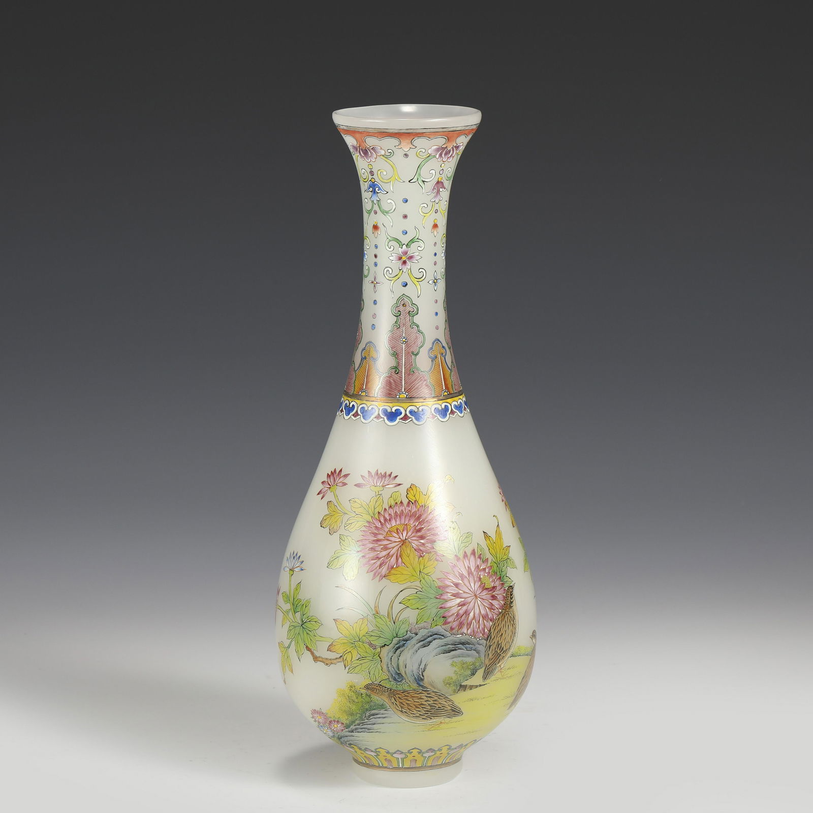 QING QIANLONG FLOWER PEKING GLASS VASE (1 of 10)