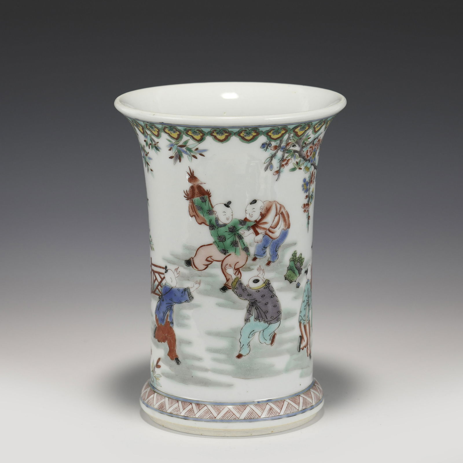 QING KANGXI WUCAI BRUSH POT (1 of 10)