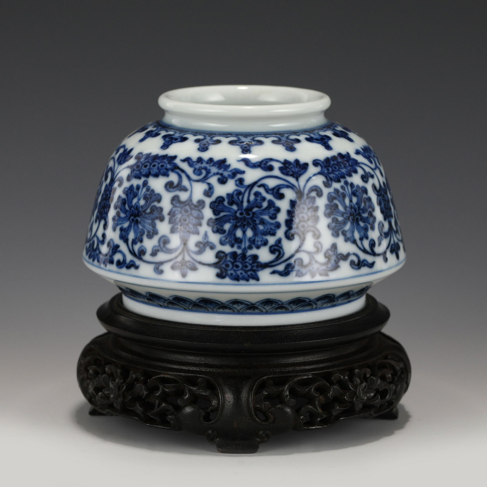 QIANLONG BLUE & WHITE WATER POT ON STAND (1 of 10)