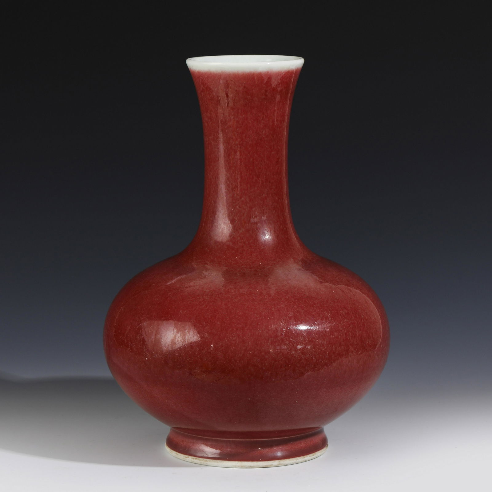 CHINESE RED GLAZED MONOCHROME REWARD VASE (1 of 7)