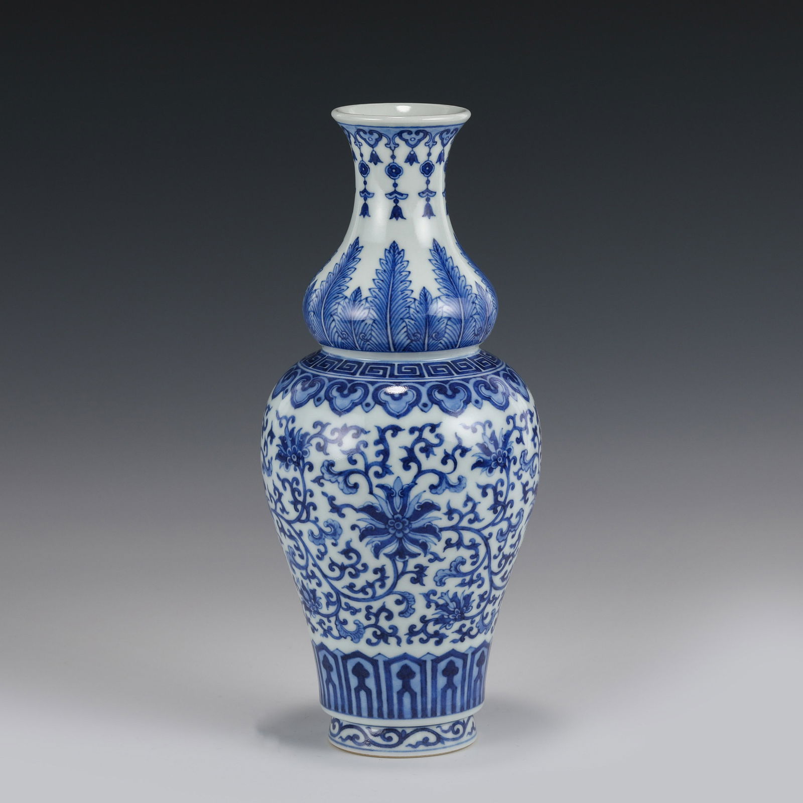 CHINESE BLUE & WHITE FLOWER VASE (1 of 7)
