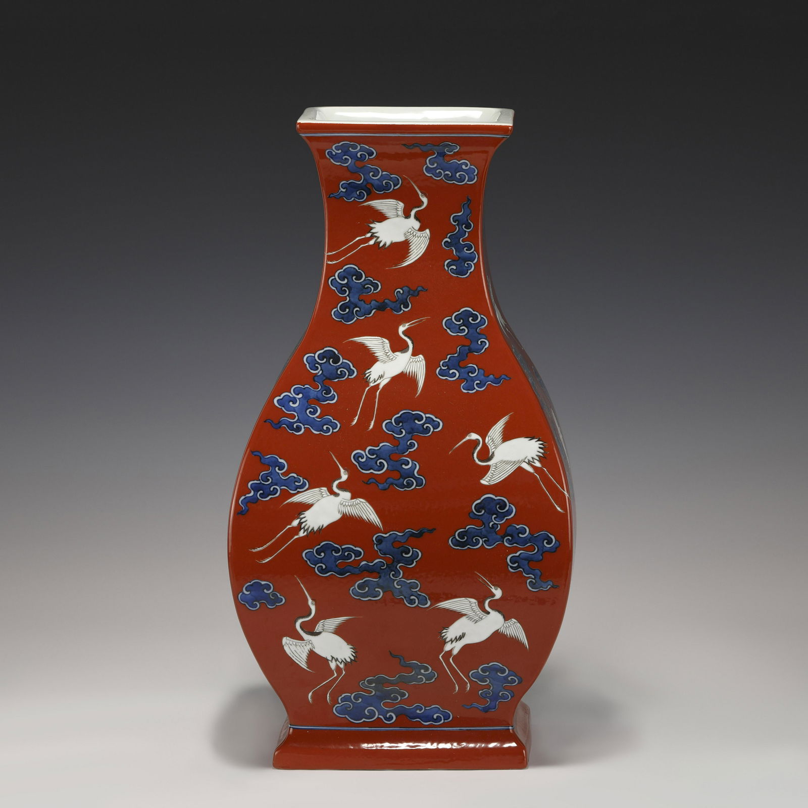 QING QIANLONG FAMILLE ROSE SQUARED VASE (1 of 10)