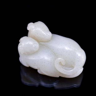 FINE CARVED WHITE JADE OF TWO FERRETS: Dimensions: 31.75mm H x 50.8mm W Weight: 68.9g Fine carved Chinese nephrite jade recumbent pair of Ferrets, both body adhere to each, facing toward its hip, with the tail curled one to another on