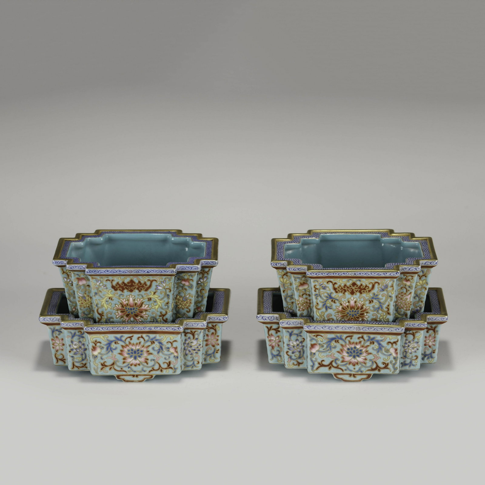 A PAIR OF QIANLONG FAMILLE ROSE FLOWER POTS: Dimensons: Width: 14.5cm, Height: 9cm Chinese Qing Dynasty Qianlong Famille Rose Porcelain Flower Pots. The porcelain potted with a rectangle body with two indentation on each corner, deep and thick f