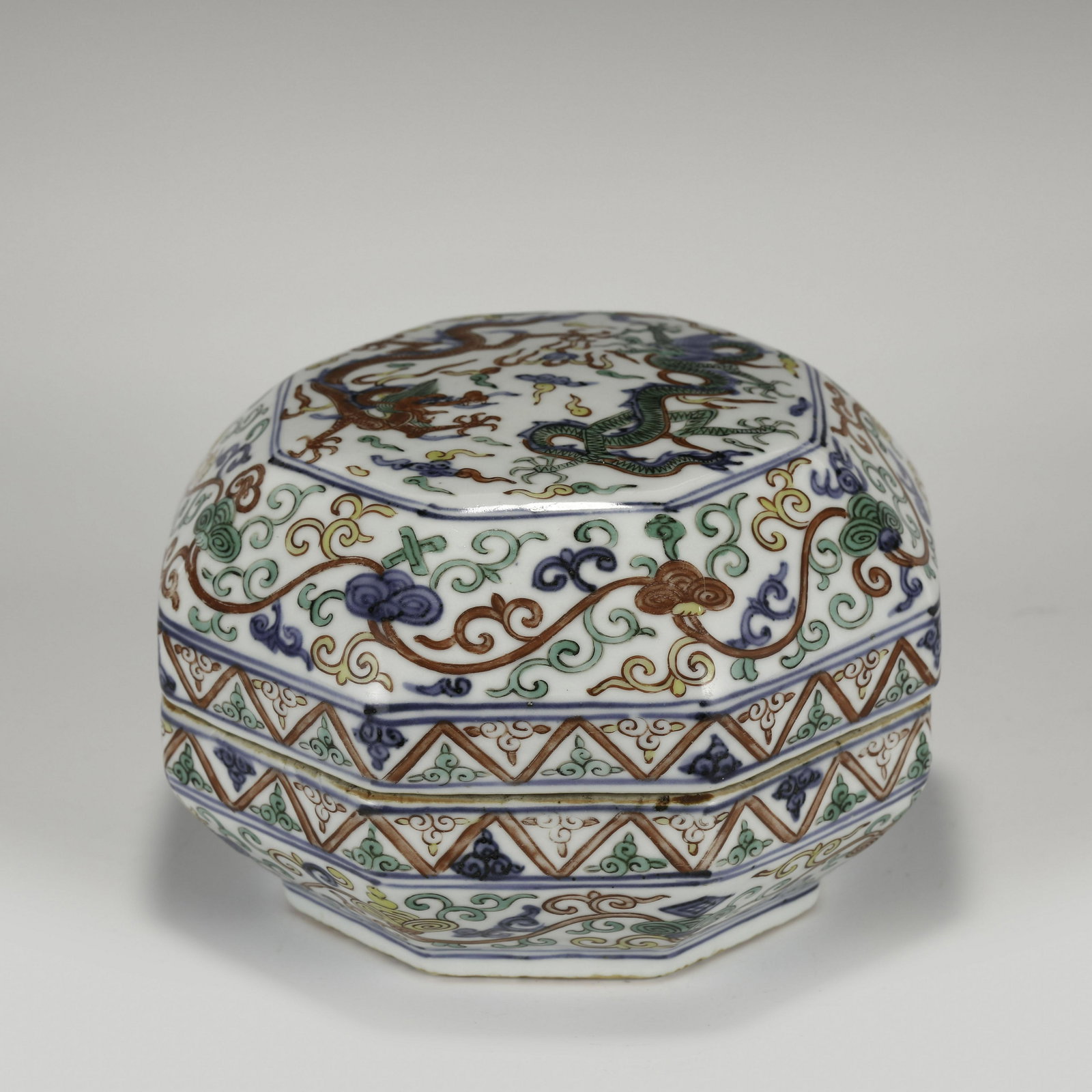 MING WANLI WUCAI LIDDED BOX (1 of 9)