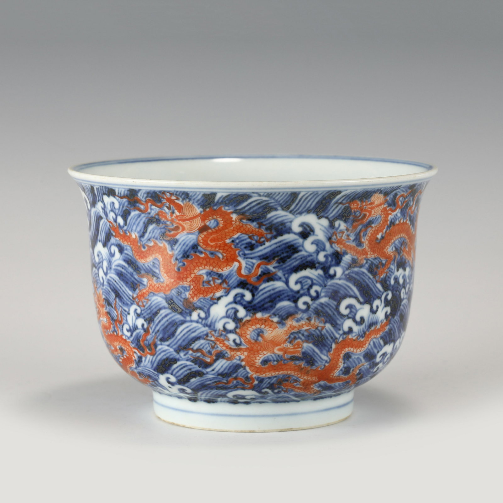 MING XUANDE BLUE AND WHITE ALUM RED ADMIRAL BOWL: Dimensions: Height: 10cm, Diam: 15.4cm Chinese Ming Dynasty Xuande Blue and White Alum Red Porcelain Admiral Bowl. The porcelain potted with a shallow body, slight deep, thick, flaring rim with angled