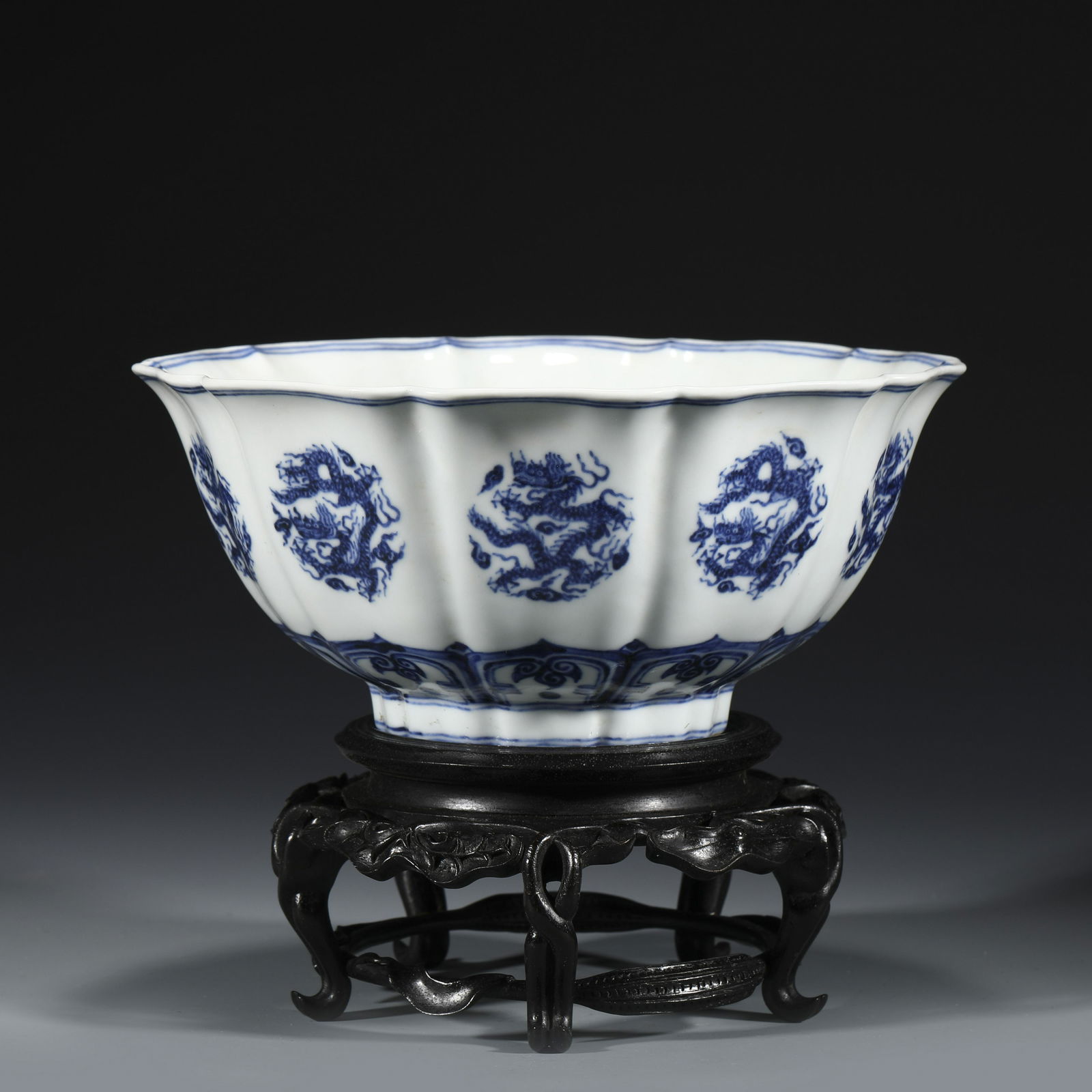 MING BLUE & WHITE BOWL ON STAND (1 of 10)