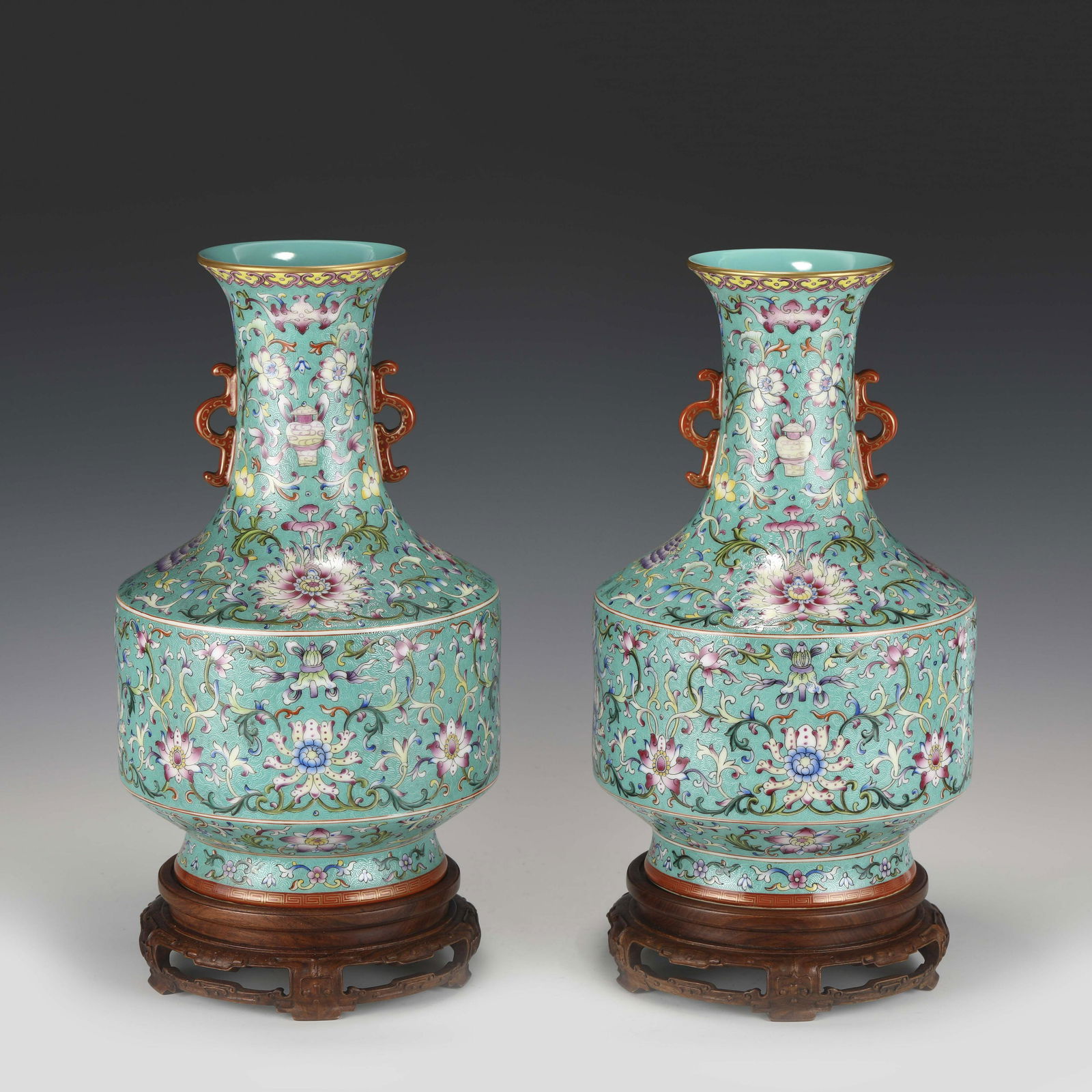 PAIR QING OF QIANLONG FAMILLE ROSE VASES ON STAND (1 of 12)