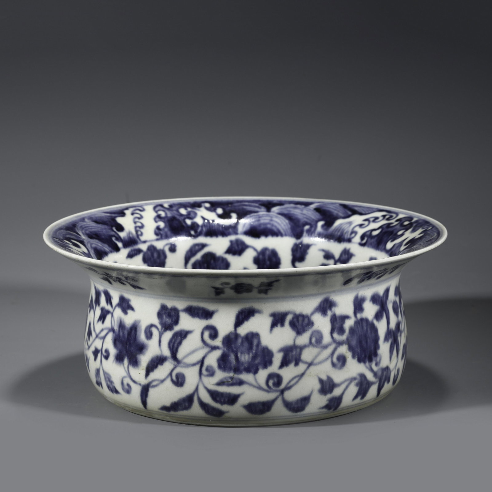 MING BLUE & WHITE TIE BUCKET: Dimensions: Width: 27cm, Height: 11cm Chinese Ming Dynasty Blue and White Porcelain Tie Bucket. The porcelain potted with a shallow body, slight deep, wide flaring mouth rim, raised on ring foot base 