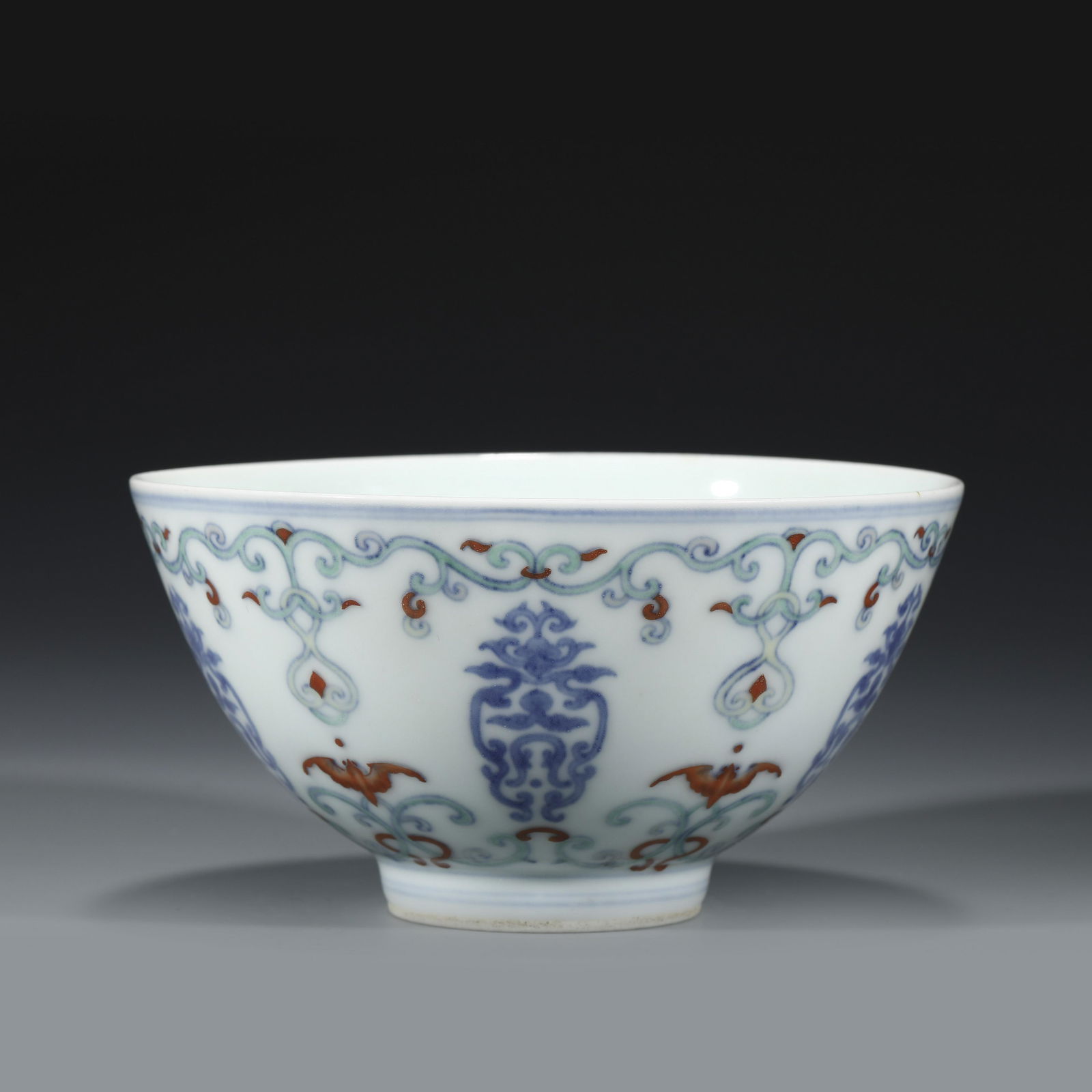 YONGZHENG DOUCAI PORCELAIN BOWL (1 of 8)