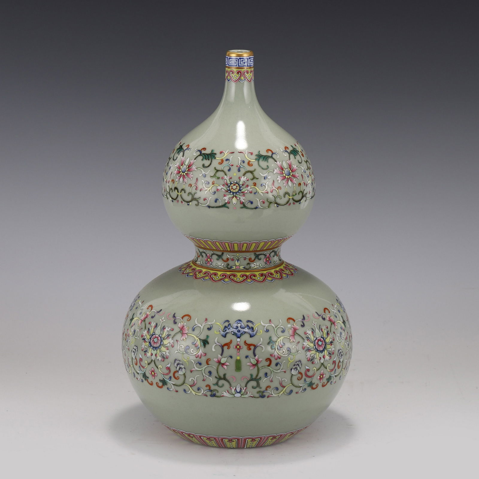 FAMILLE ROSE BAJIXIANG DOUBLE GOURD BOTTLE (1 of 8)