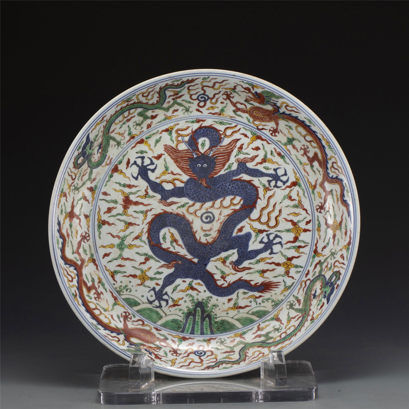 MING JIAJING WUCAI DRAGON PLATE (1 of 9)