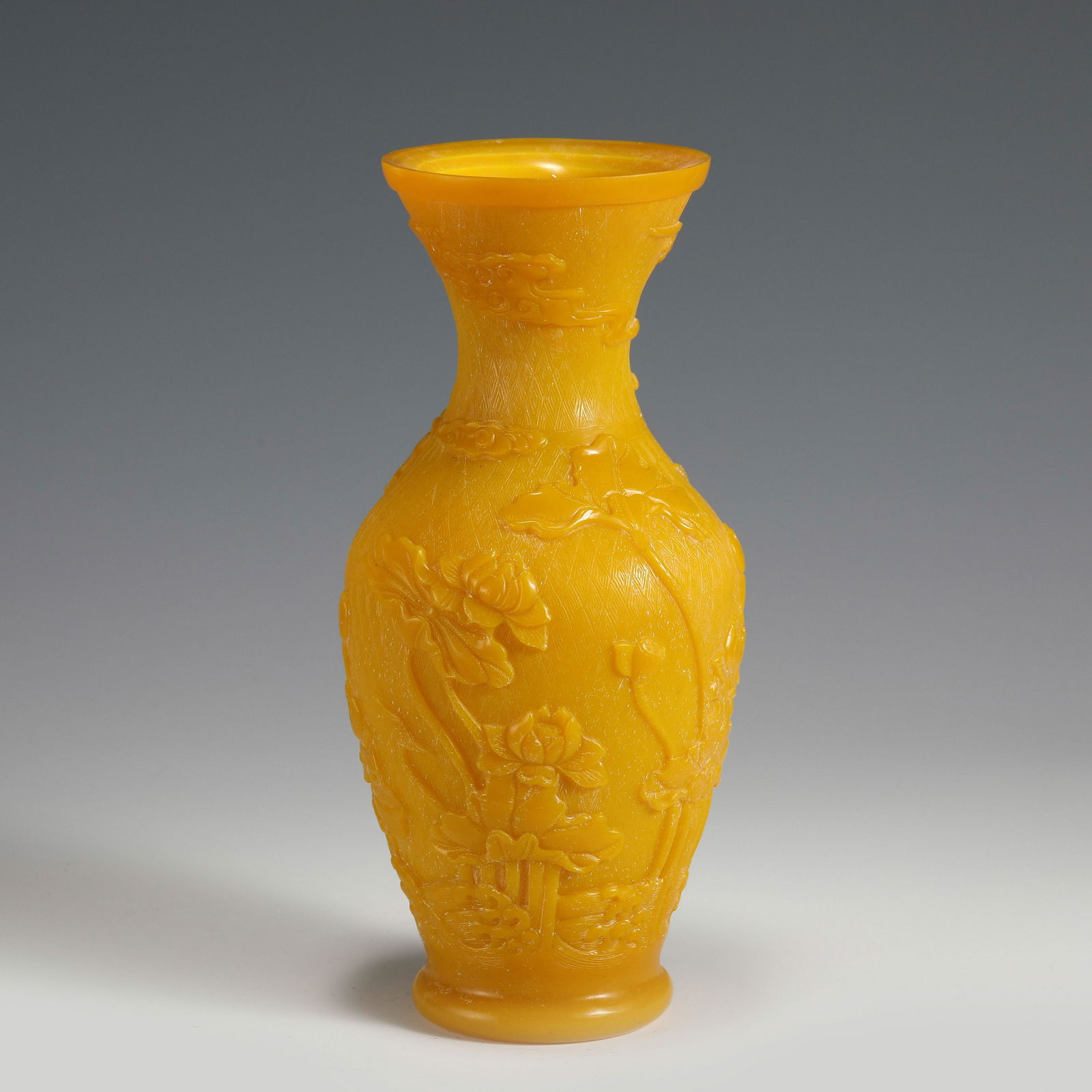 QING DAOGUANG YELLOW PEKING GLASS VASE (1 of 9)