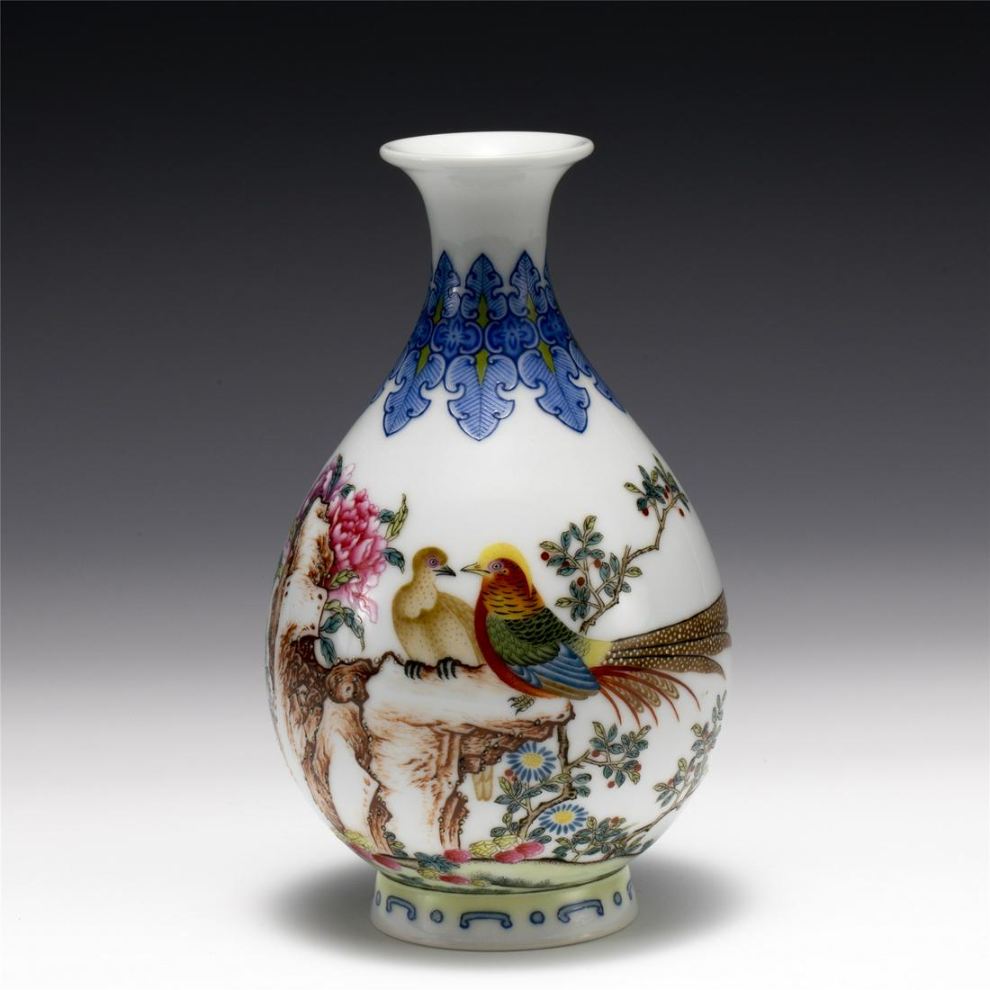 QING QIANLONG FAMILLE ROSE JADE POT SPRING VASE (1 of 9)