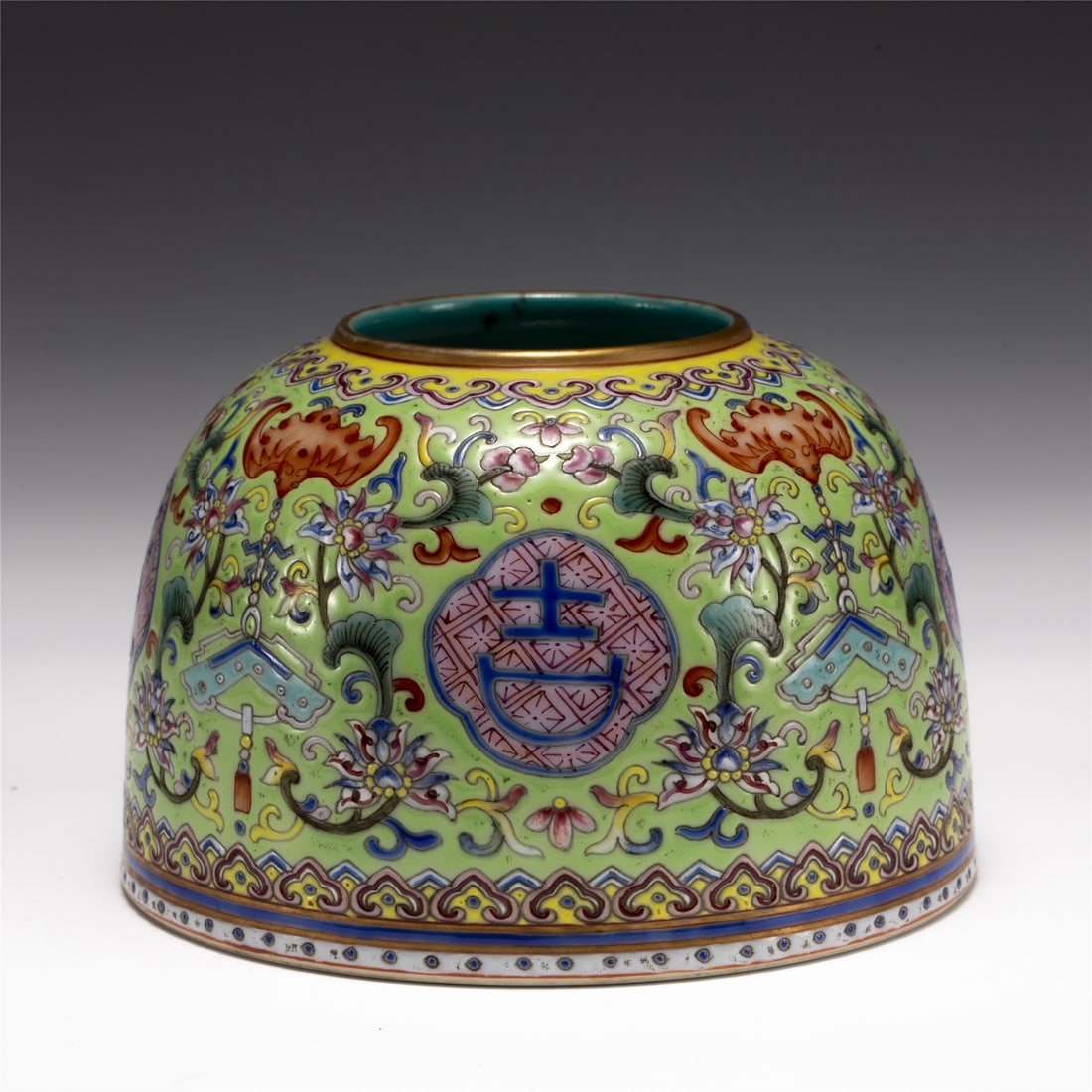 QING JIAQING FAMILLE ROSE WATER CHENG: Dimensions: Width: 11.5 cm, Height: 8 cm Chinese Qing Dynasty Jiaqing Famille Rose Porcelain Water Cheng. Potted in water pot, bell shaped body, deep curvature, of a deep vessel, round short neck stra