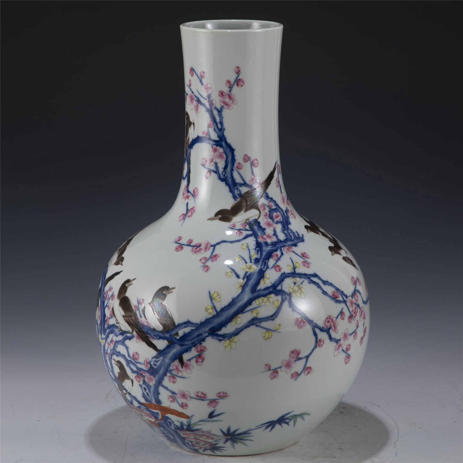 QING QIANLONG FAMILLE ROSE VASE (1 of 10)