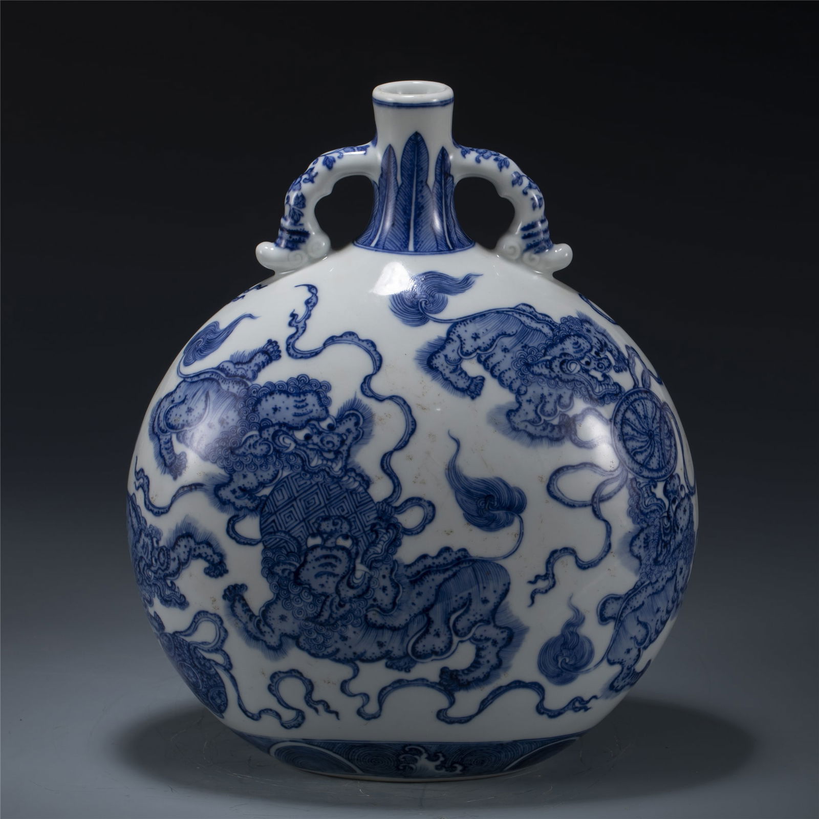 QING QIANLONG BLUE AND WHITE FLAT BOTTLE (1 of 12)