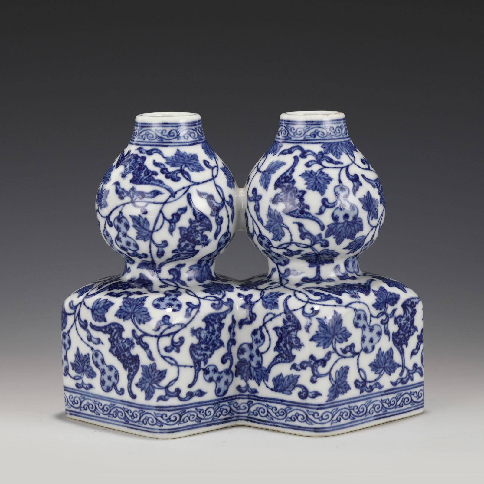 YONGZHENG BLUE & WHITE CONJOINED DOUBLE GOURD BOTTLE (1 of 9)