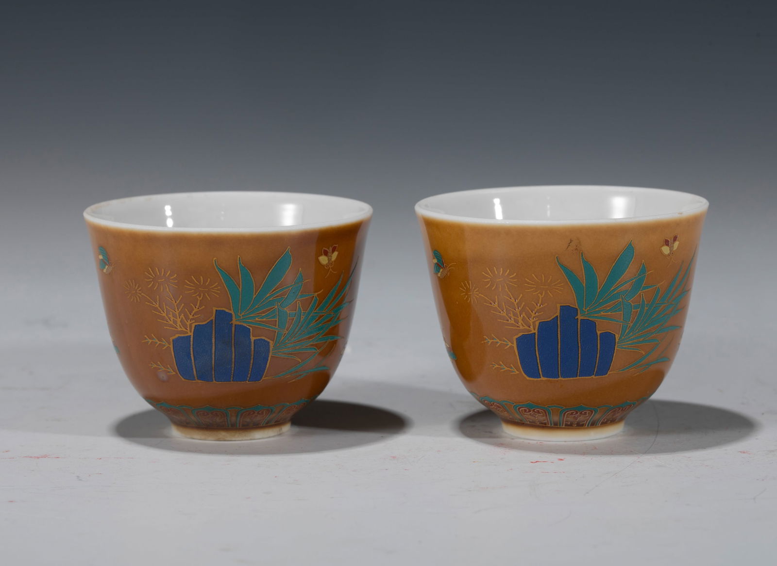 MING DYNASTY CHENGHUA WUCAI CUPS (1 of 10)