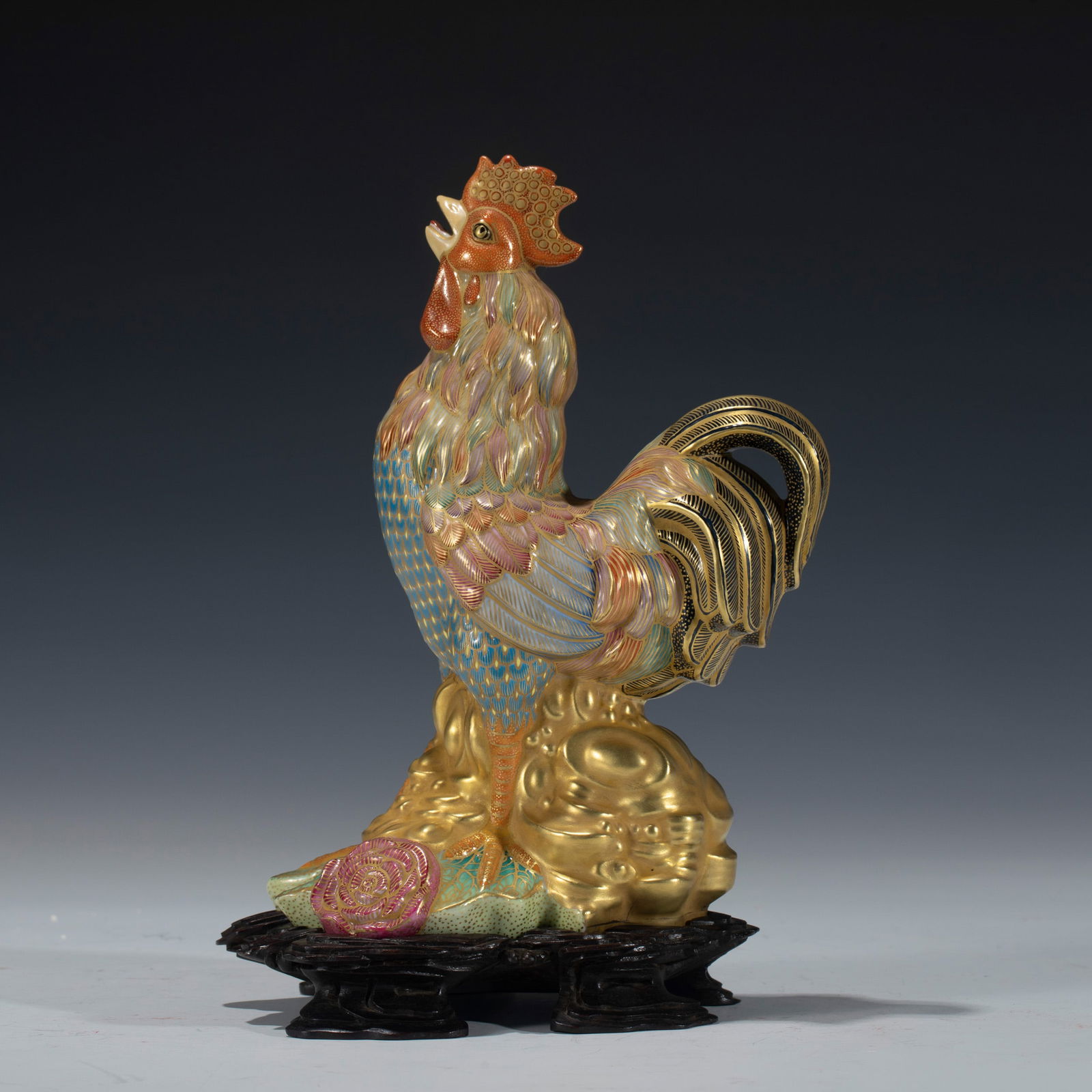 CHINESE QIANLONG FAMILLE ROSE ROOSTER STATUE (1 of 10)