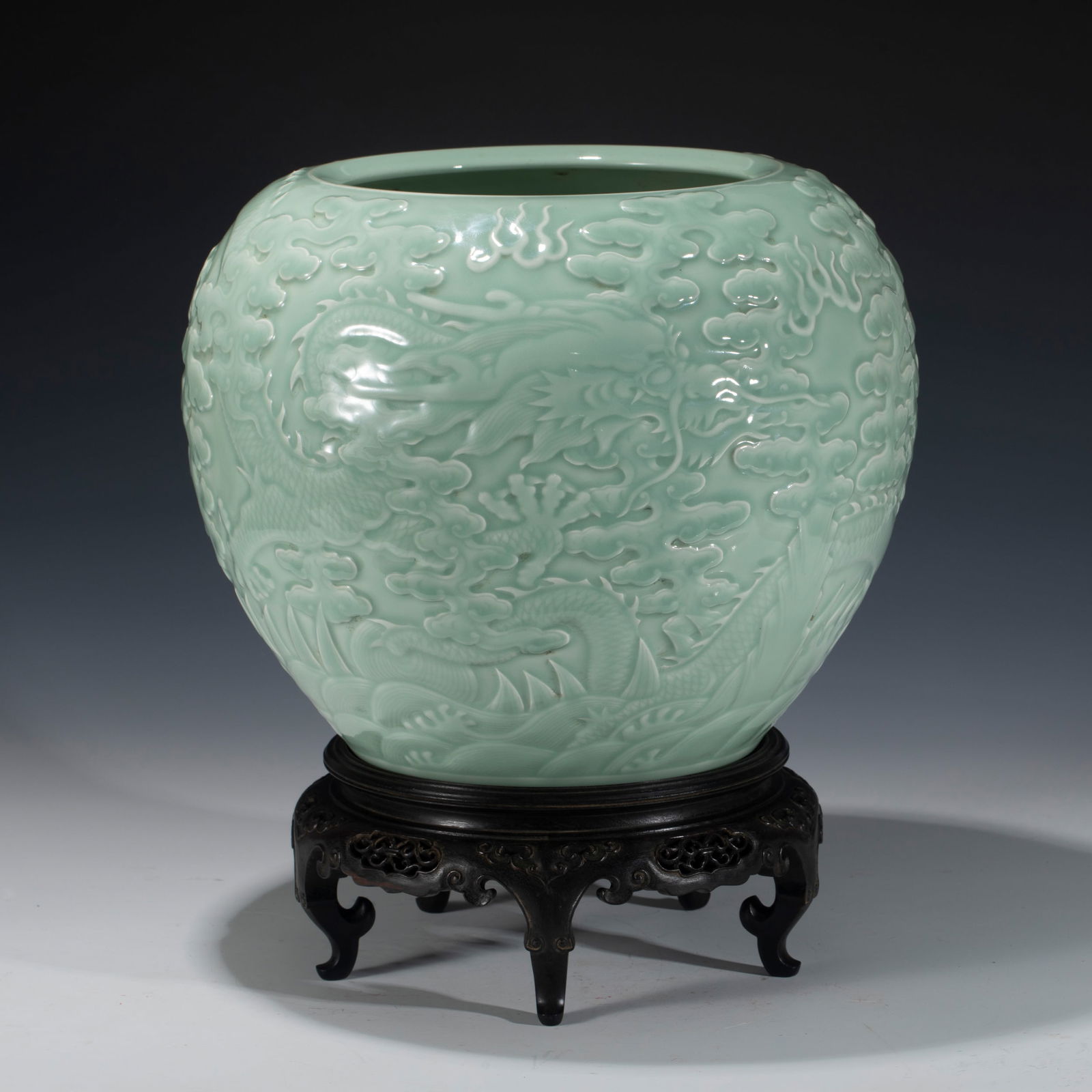CHINESE QIANLONG PORCELAIN ENGRAVING BIG BRUSH POT (1 of 12)