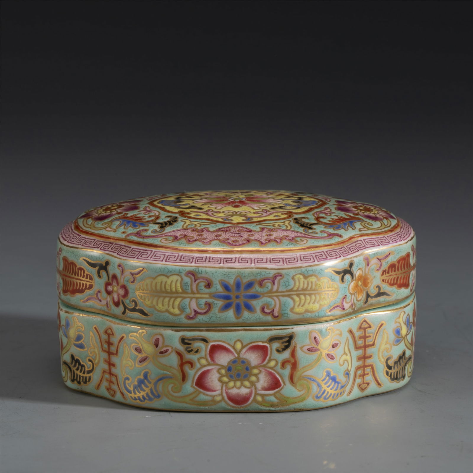 QING QIANLONG FAMILLE ROSE BOX (1 of 9)