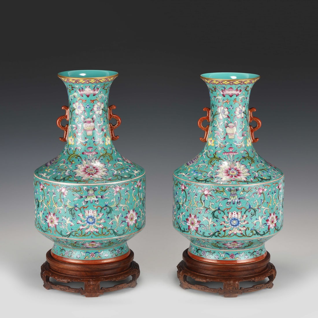 PAIR QING OF QIANLONG FAMILLE ROSE VASES ON STAND (1 of 11)