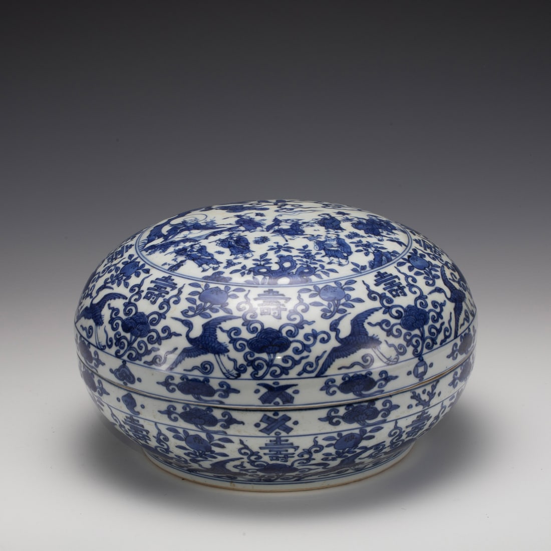 MING JIAJING BLUE & WHITE LIDDED BOX (1 of 10)