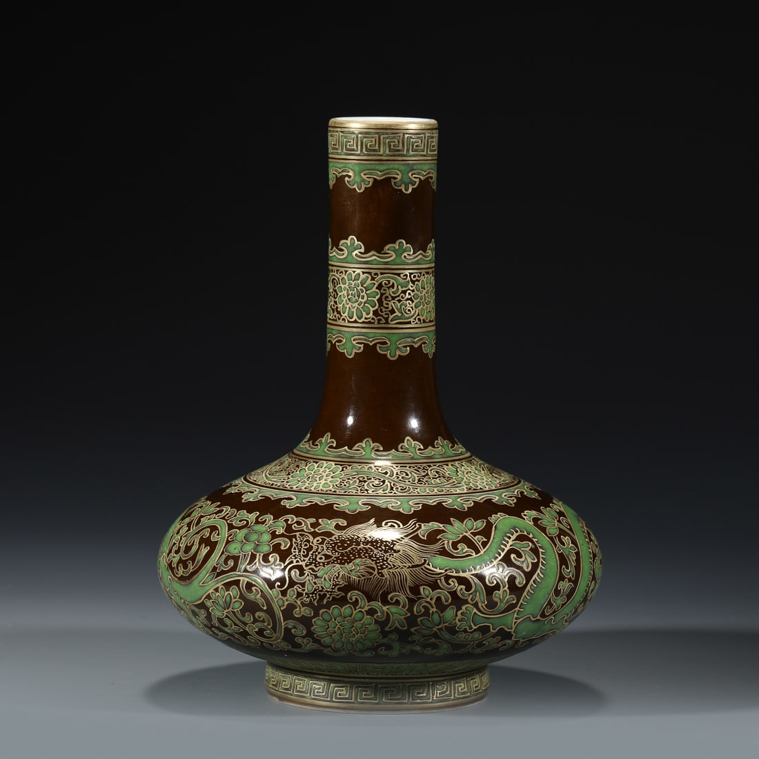 QING FAMILLE ROSE VASE (1 of 10)