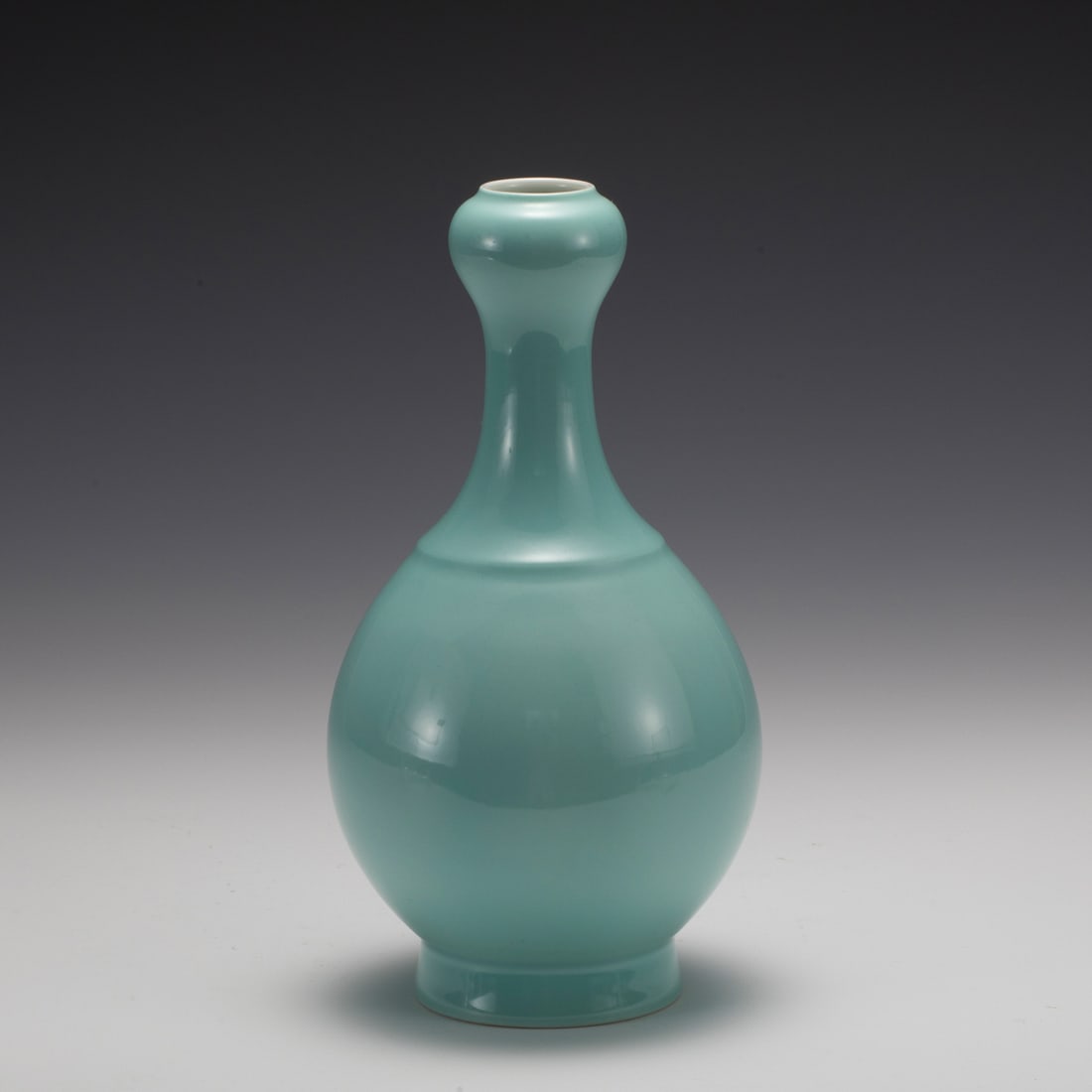 QING YONGZHENG GARLIC BOTTLE (1 of 5)